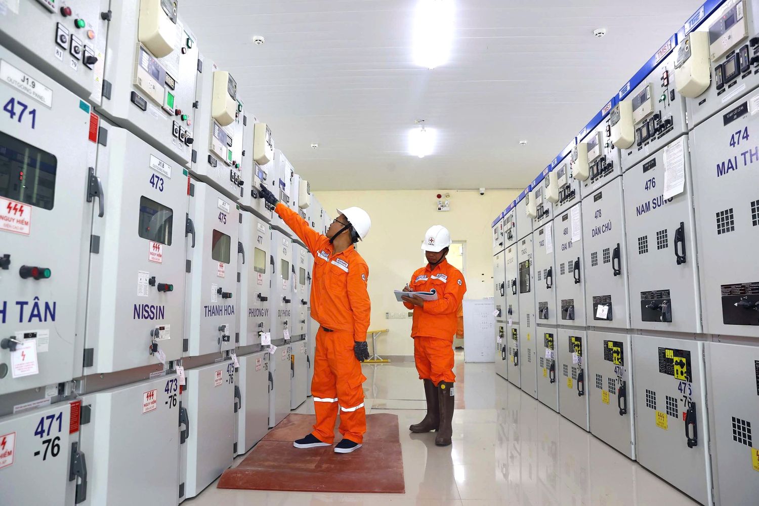 EVNSPC: Nỗ lực bảo đảm điện tại 8 tỉnh, thành phía nam sau sáp nhập- Ảnh 2. EVNSPC: Nỗ lực bảo đảm điện tại 8 tỉnh, thành phía nam sau sáp nhập- Ảnh 2.