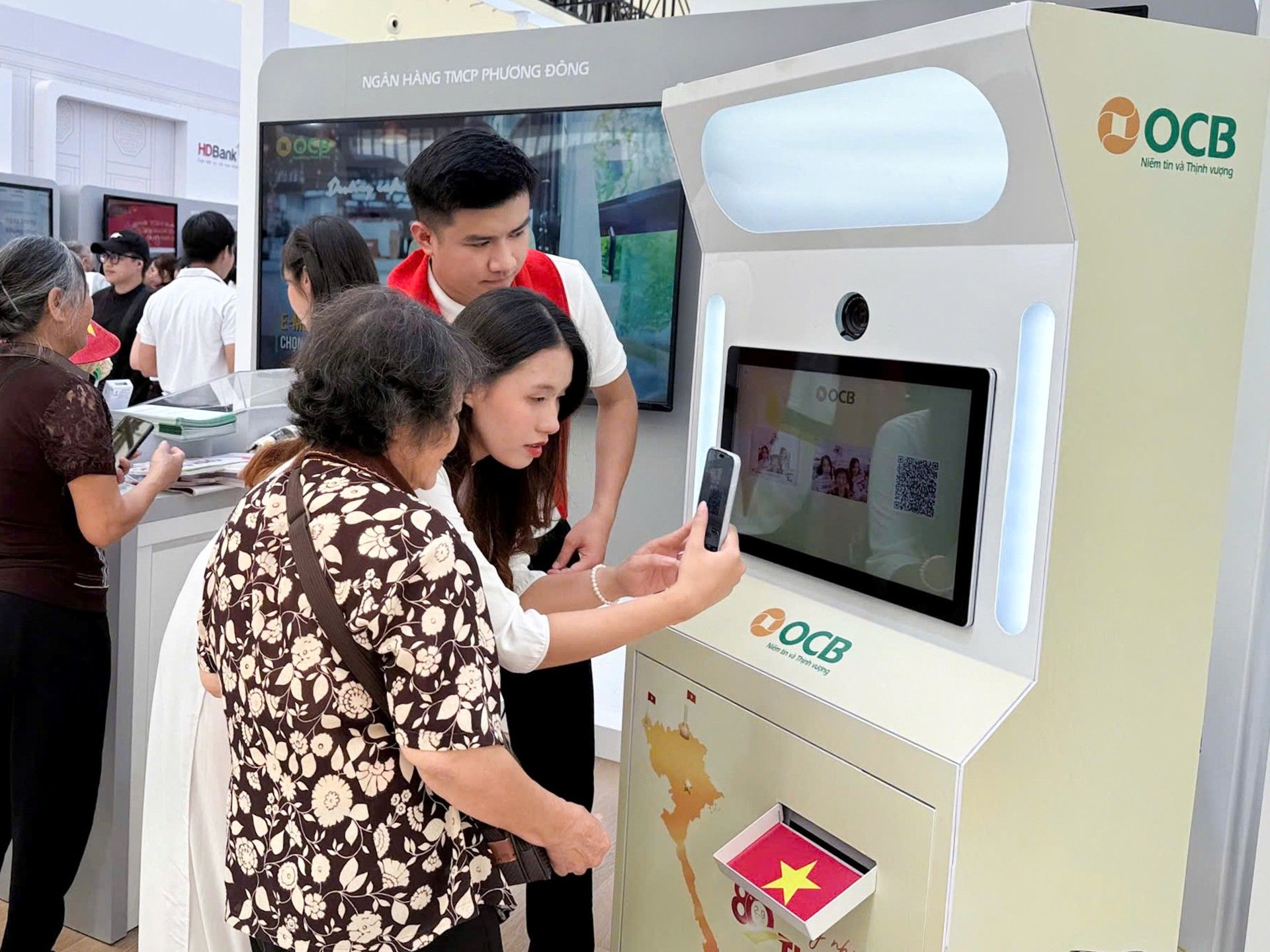 Ngân hàng OCB nổi bật tại Triển lãm Thành tựu đất nước- Ảnh 3.