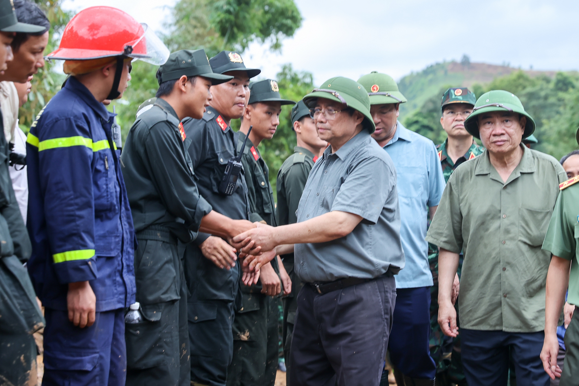 Thủ tướng tới Điện Biên, thăm hỏi người dân, chỉ đạo khắc phục hậu quả thiên tai nặng nề- Ảnh 10. Thủ tướng tới Điện Biên, thăm hỏi người dân, chỉ đạo khắc phục hậu quả thiên tai nặng nề- Ảnh 10.