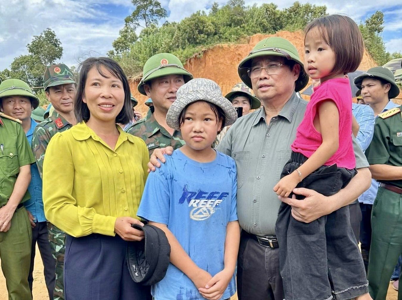 Thủ tướng tới Điện Biên, thăm hỏi người dân, chỉ đạo khắc phục hậu quả thiên tai nặng nề- Ảnh 7. Thủ tướng tới Điện Biên, thăm hỏi người dân, chỉ đạo khắc phục hậu quả thiên tai nặng nề- Ảnh 7.