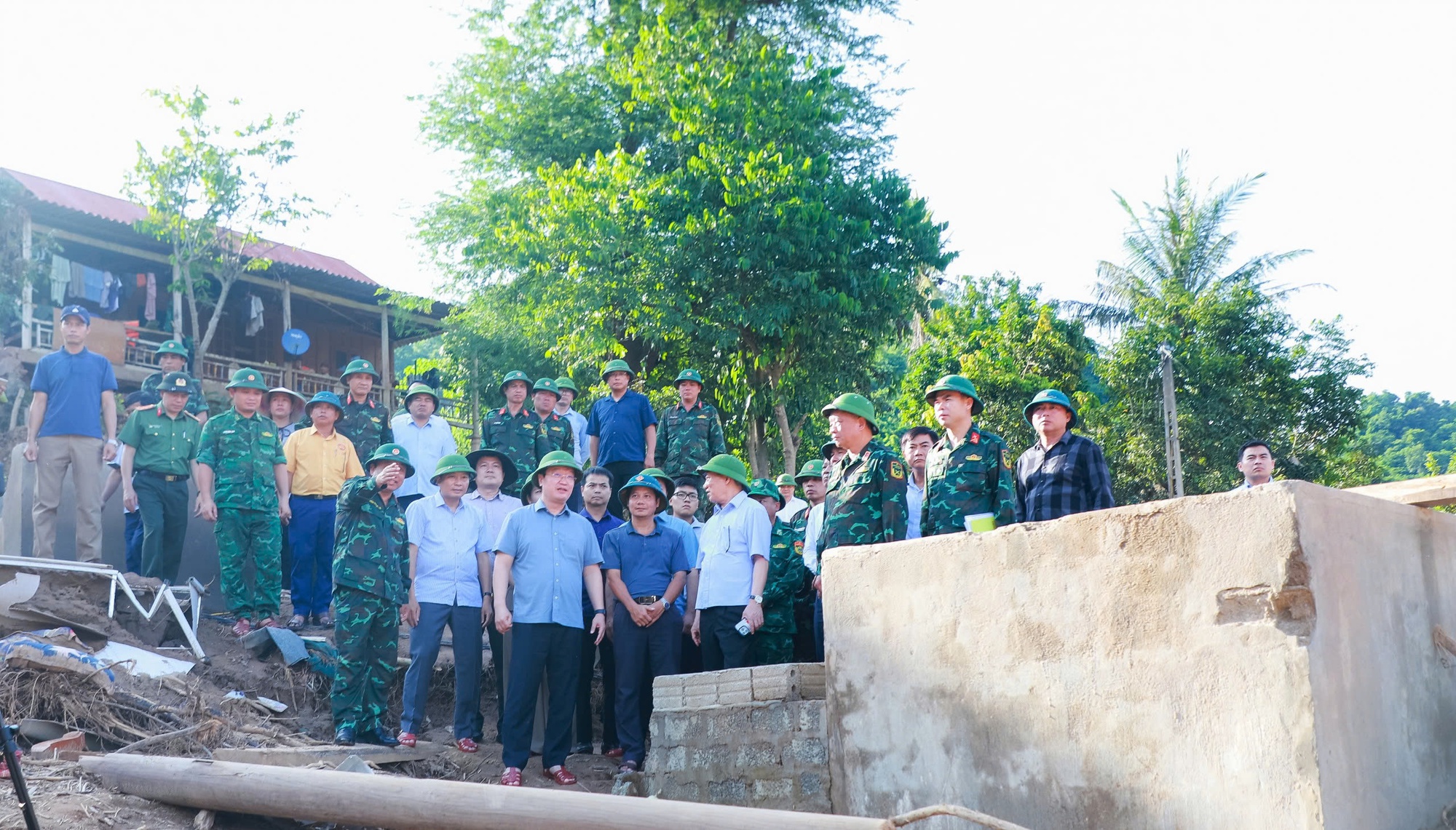 Phó Thủ tướng: Xem xét hỗ trợ tỉnh Nghệ An thêm 500 tỷ đồng khắc phục hậu quả mưa lũ- Ảnh 5. Phó Thủ tướng: Xem xét hỗ trợ tỉnh Nghệ An thêm 500 tỷ đồng khắc phục hậu quả mưa lũ- Ảnh 5.
