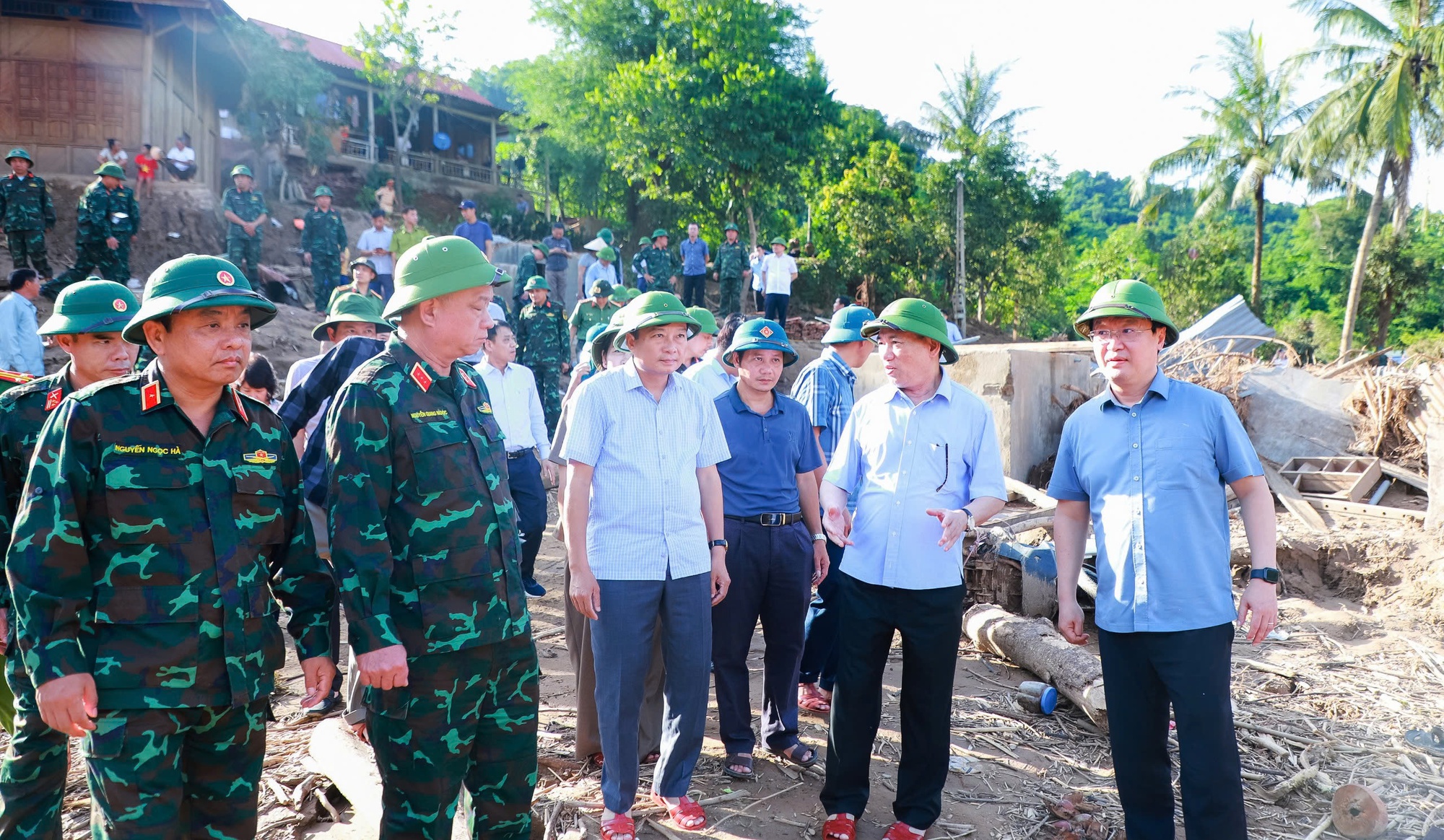 Phó Thủ tướng: Xem xét hỗ trợ tỉnh Nghệ An thêm 500 tỷ đồng khắc phục hậu quả mưa lũ- Ảnh 4. Phó Thủ tướng: Xem xét hỗ trợ tỉnh Nghệ An thêm 500 tỷ đồng khắc phục hậu quả mưa lũ- Ảnh 4.