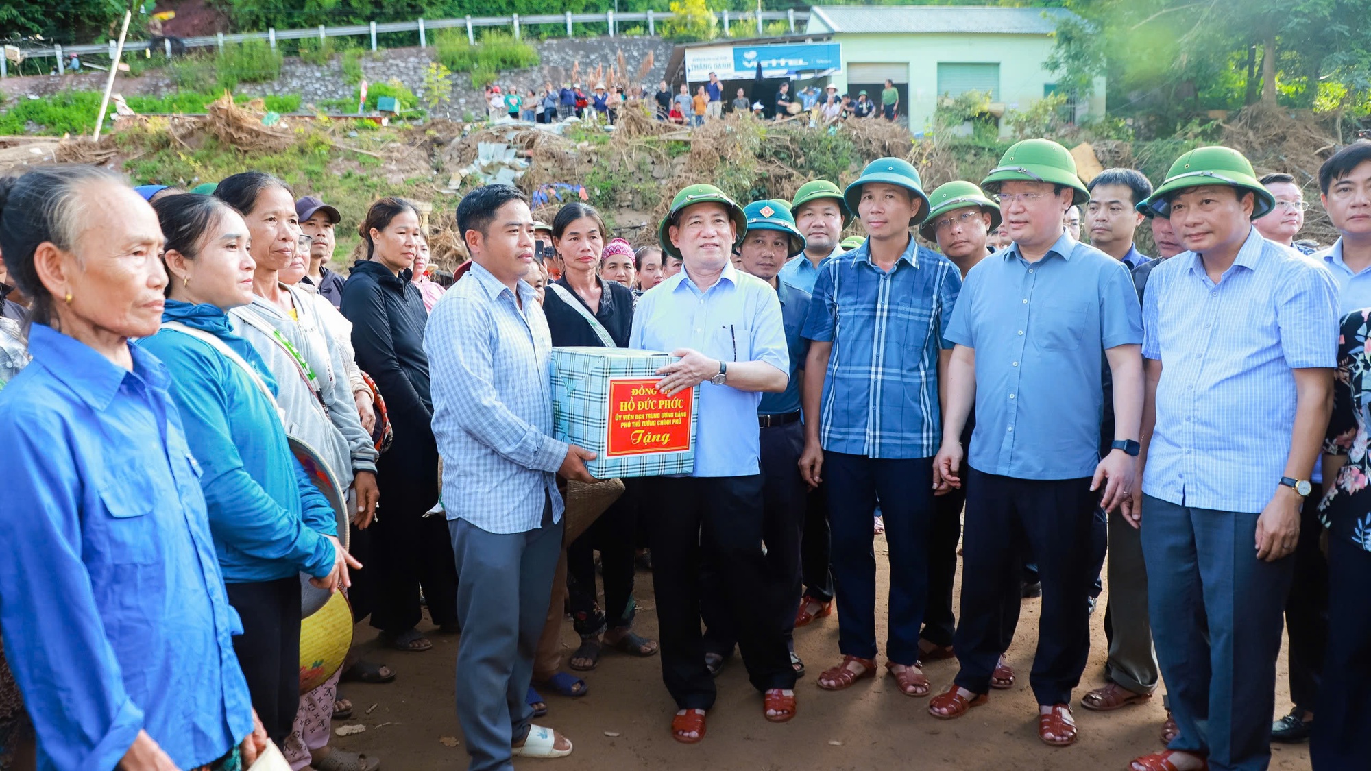 Phó Thủ tướng: Xem xét hỗ trợ tỉnh Nghệ An thêm 500 tỷ đồng khắc phục hậu quả mưa lũ- Ảnh 6. Phó Thủ tướng: Xem xét hỗ trợ tỉnh Nghệ An thêm 500 tỷ đồng khắc phục hậu quả mưa lũ- Ảnh 6.
