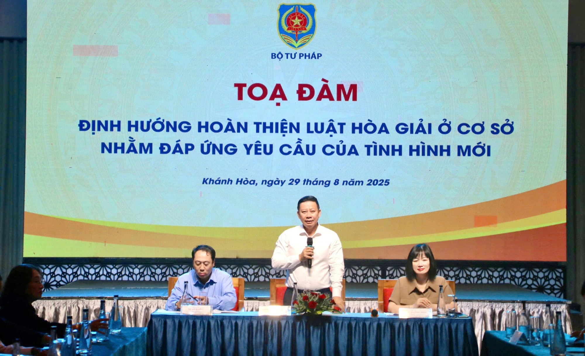 Những vấn đề đặt ra khi sửa đổi Luật Hòa giải ở cơ sở năm 2013- Ảnh 1. Những vấn đề đặt ra khi sửa đổi Luật Hòa giải ở cơ sở năm 2013- Ảnh 1.