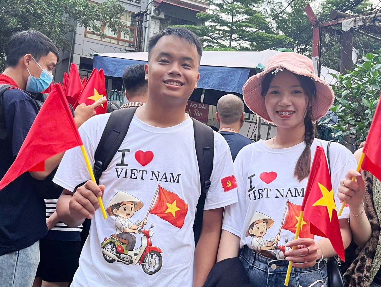 Người dân rưng rưng xúc động khi xem Lễ Tổng duyệt diễu binh, diễu hành kỷ niệm 80 năm Quốc khánh 2/9- Ảnh 2. Người dân rưng rưng xúc động khi xem Lễ Tổng duyệt diễu binh, diễu hành kỷ niệm 80 năm Quốc khánh 2/9- Ảnh 2.