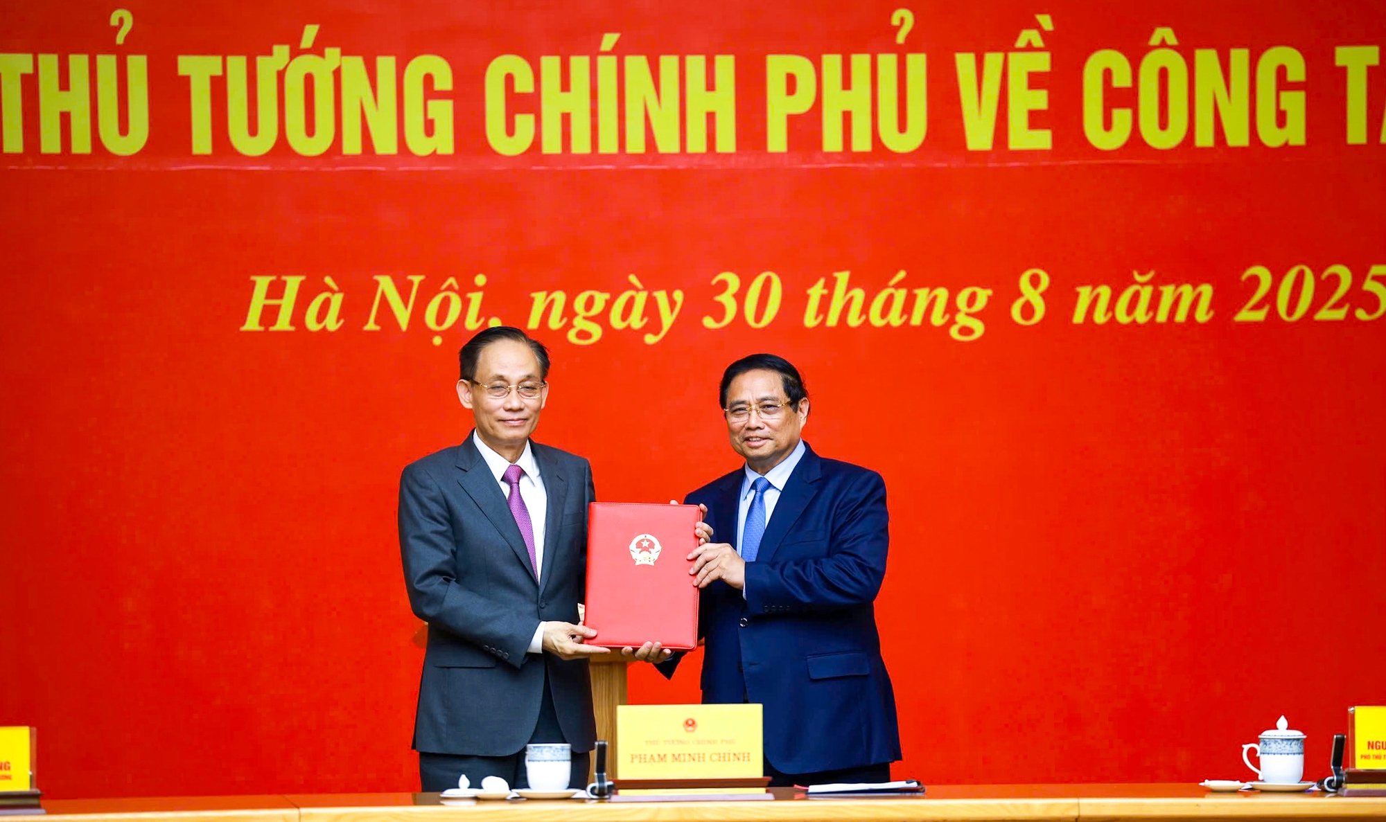 Thủ tướng Phạm Minh Chính trao quyết định giao quyền Bộ trưởng Bộ Ngoại giao- Ảnh 1. Thủ tướng Phạm Minh Chính trao quyết định giao quyền Bộ trưởng Bộ Ngoại giao- Ảnh 1.