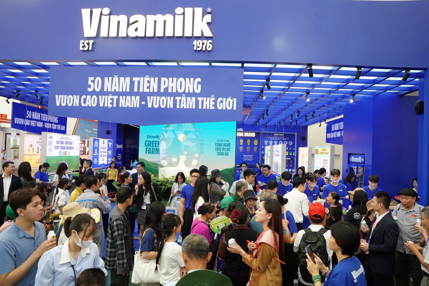 Vinamilk tạo điểm nhấn tại Triển lãm '80 năm Hành trình Độc lập - Tự do - Hạnh phúc'- Ảnh 2. Vinamilk tạo điểm nhấn tại Triển lãm '80 năm Hành trình Độc lập - Tự do - Hạnh phúc'- Ảnh 2.
