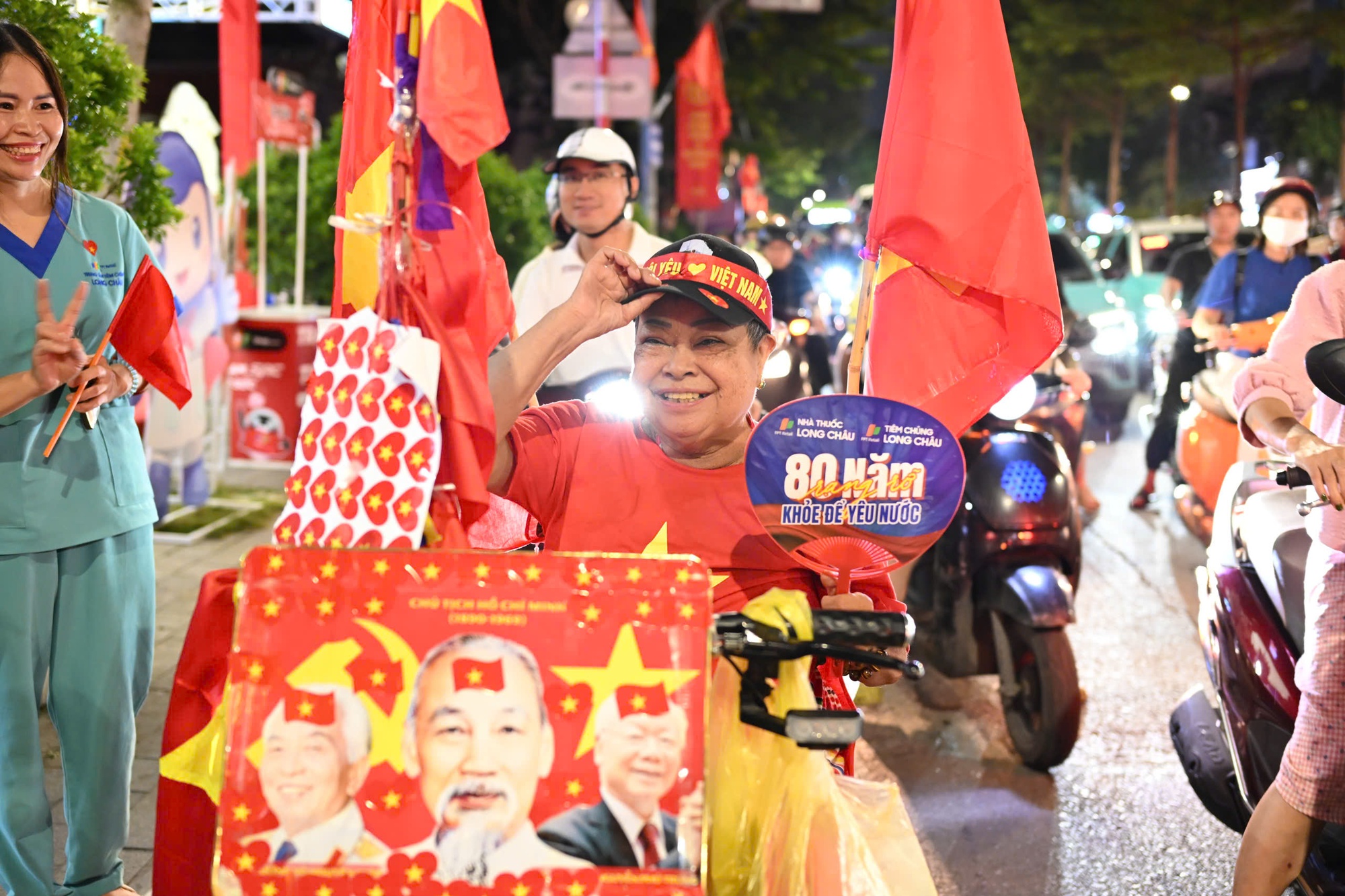 Chuỗi nhà thuốc và tiêm chủng Long Châu vinh dự đồng hành cùng chiến dịch 'A80 - Tự hào Việt Nam'- Ảnh 1. Chuỗi nhà thuốc và tiêm chủng Long Châu vinh dự đồng hành cùng chiến dịch 'A80 - Tự hào Việt Nam'- Ảnh 1.