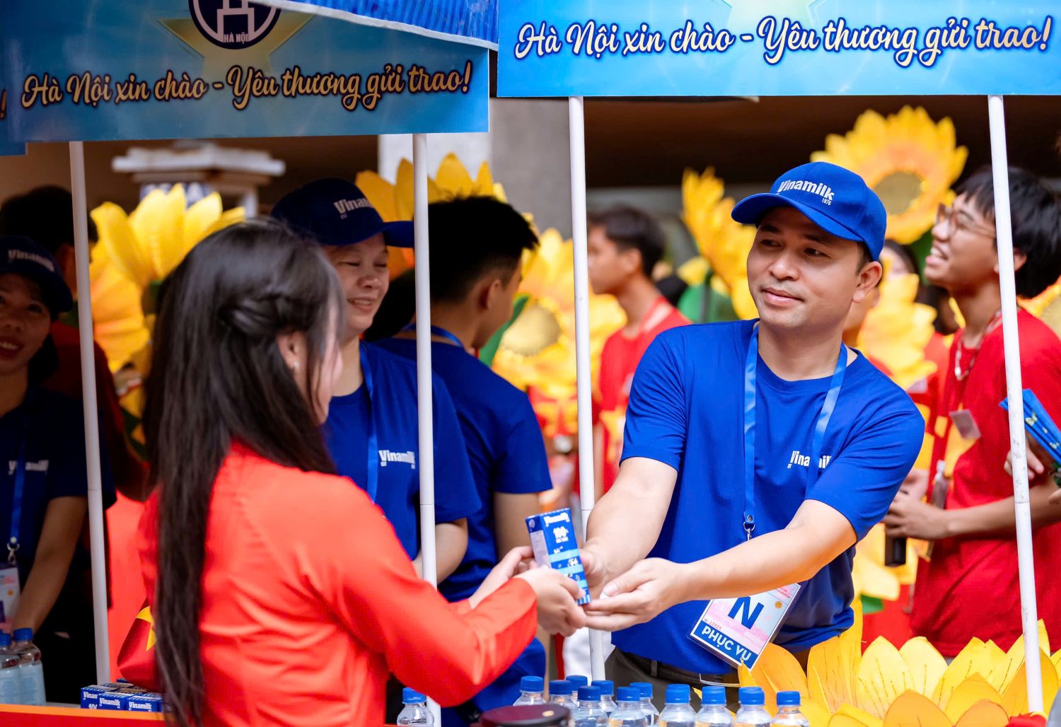 Gần 1 triệu sản phẩm của Vinamilk tiếp thêm dinh dưỡng cho các lực lượng, người dân trong đại lễ 80 năm Cách mạng tháng Tám và Quốc khánh 2/9- Ảnh 2.