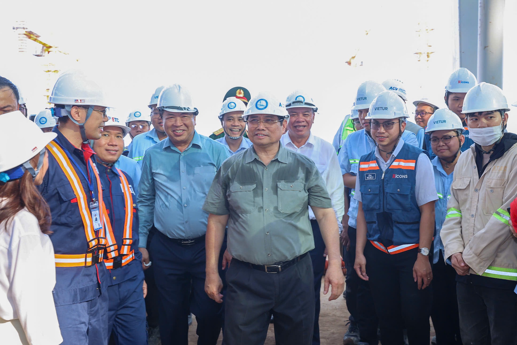 Bộ trưởng Bộ Xây dựng và lời cam kết 'thay đổi tư duy, kiến tạo hạ tầng' trong nhiệm kỳ mới- Ảnh 3.