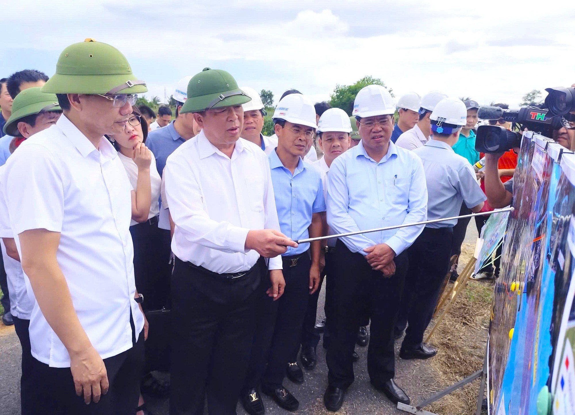 Bộ trưởng Bộ Xây dựng và lời cam kết 'thay đổi tư duy, kiến tạo hạ tầng' trong nhiệm kỳ mới- Ảnh 6.