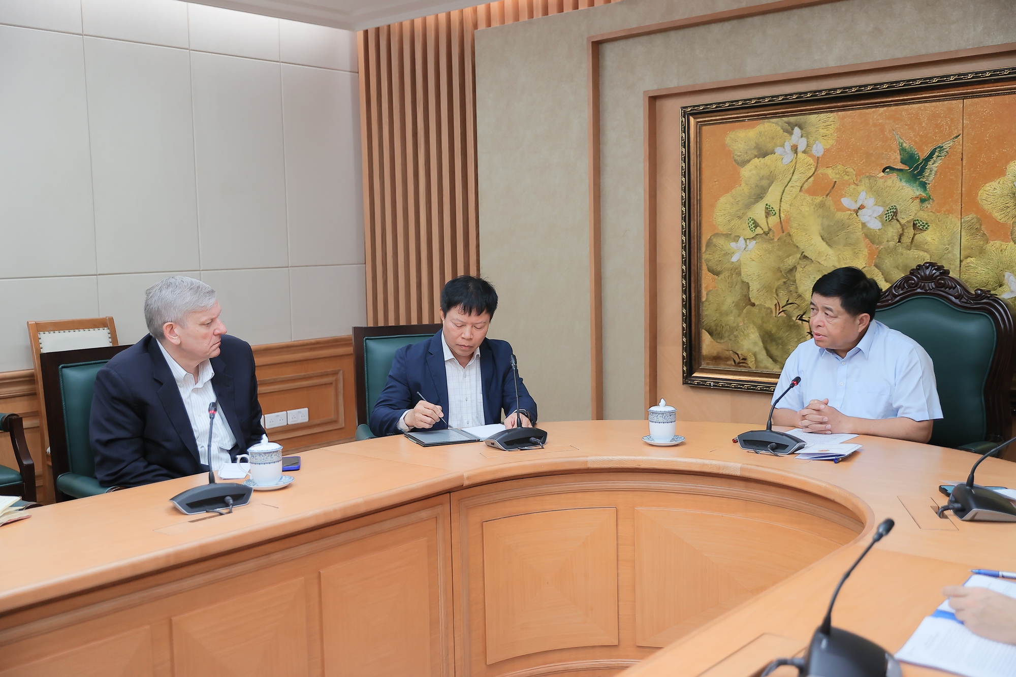 Phó Thủ tướng Nguyễn Chí Dũng tiếp Viện Chính sách cấp tiến (Hoa Kỳ)- Ảnh 1. Phó Thủ tướng Nguyễn Chí Dũng tiếp Viện Chính sách cấp tiến (Hoa Kỳ)- Ảnh 1.