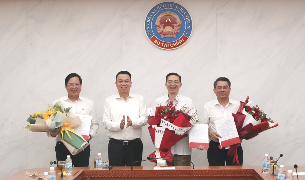 Bộ Tài chính điều động, bổ nhiệm loạt nhân sự chủ chốt- Ảnh 1.