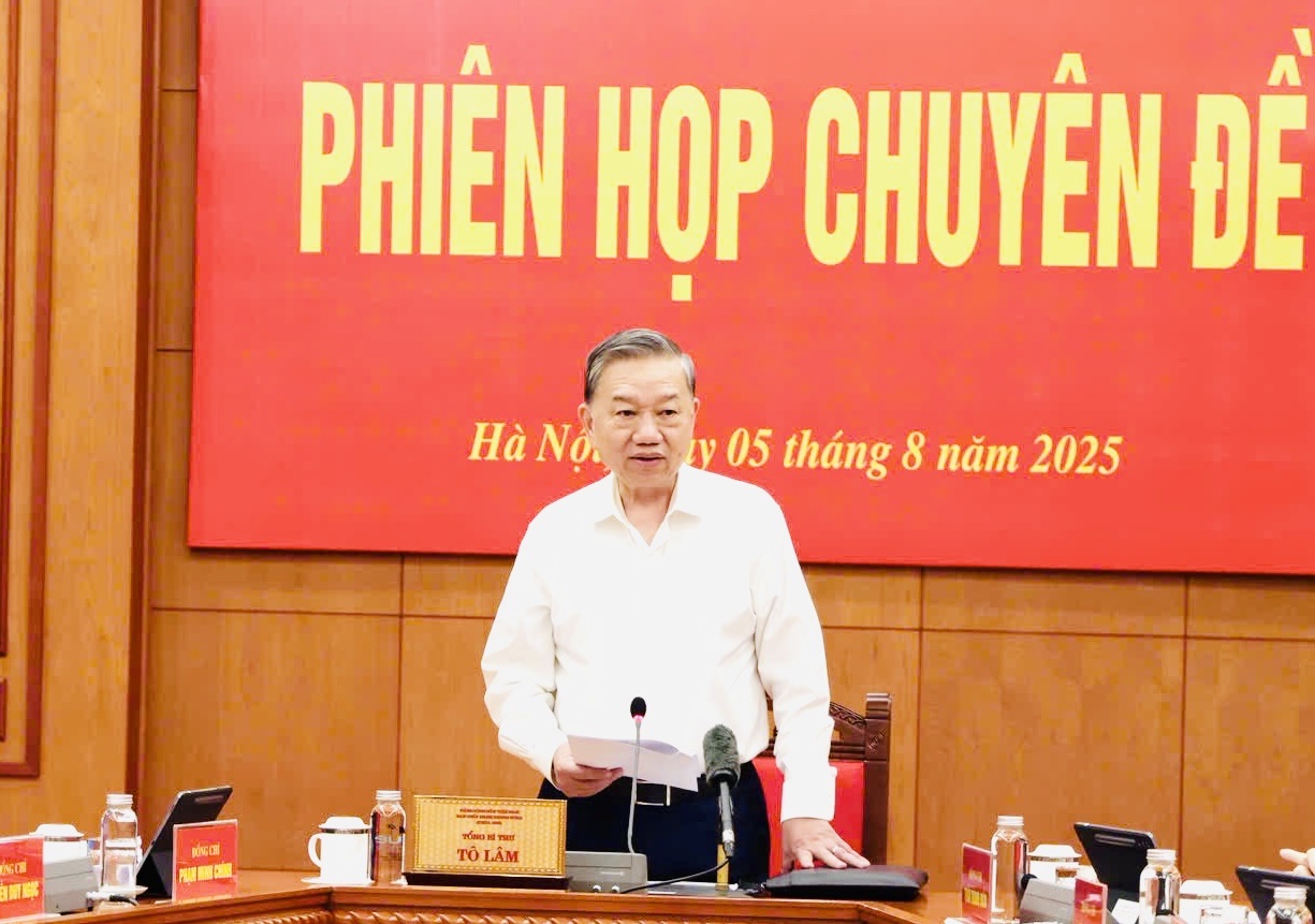 Xác định xây dựng, hoàn thiện thể chế, pháp luật là nhiệm vụ trọng tâm, xuyên suốt- Ảnh 1. Xác định xây dựng, hoàn thiện thể chế, pháp luật là nhiệm vụ trọng tâm, xuyên suốt- Ảnh 1.