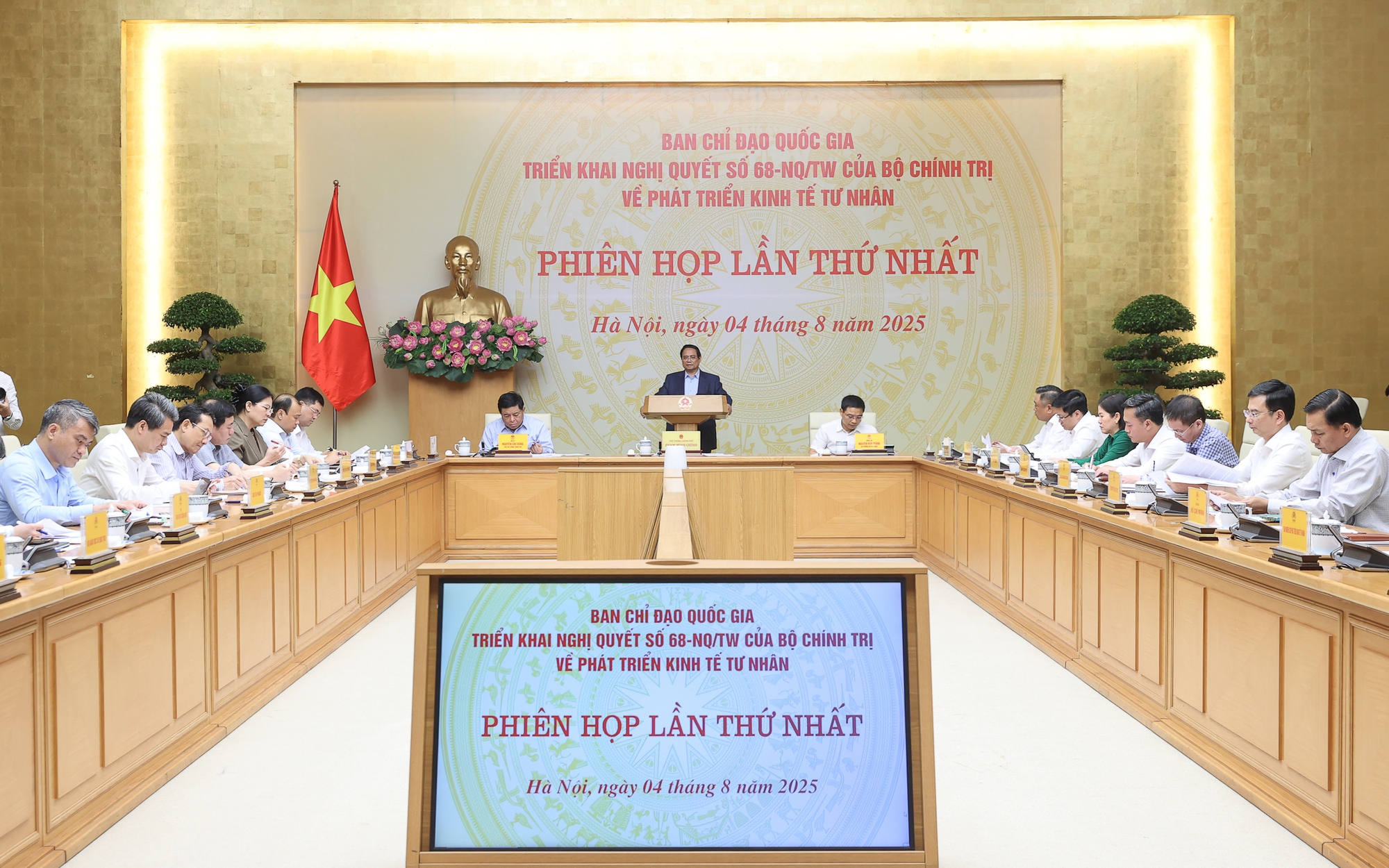 Thủ tướng chủ trì Phiên họp về phát triển kinh tế tư nhân