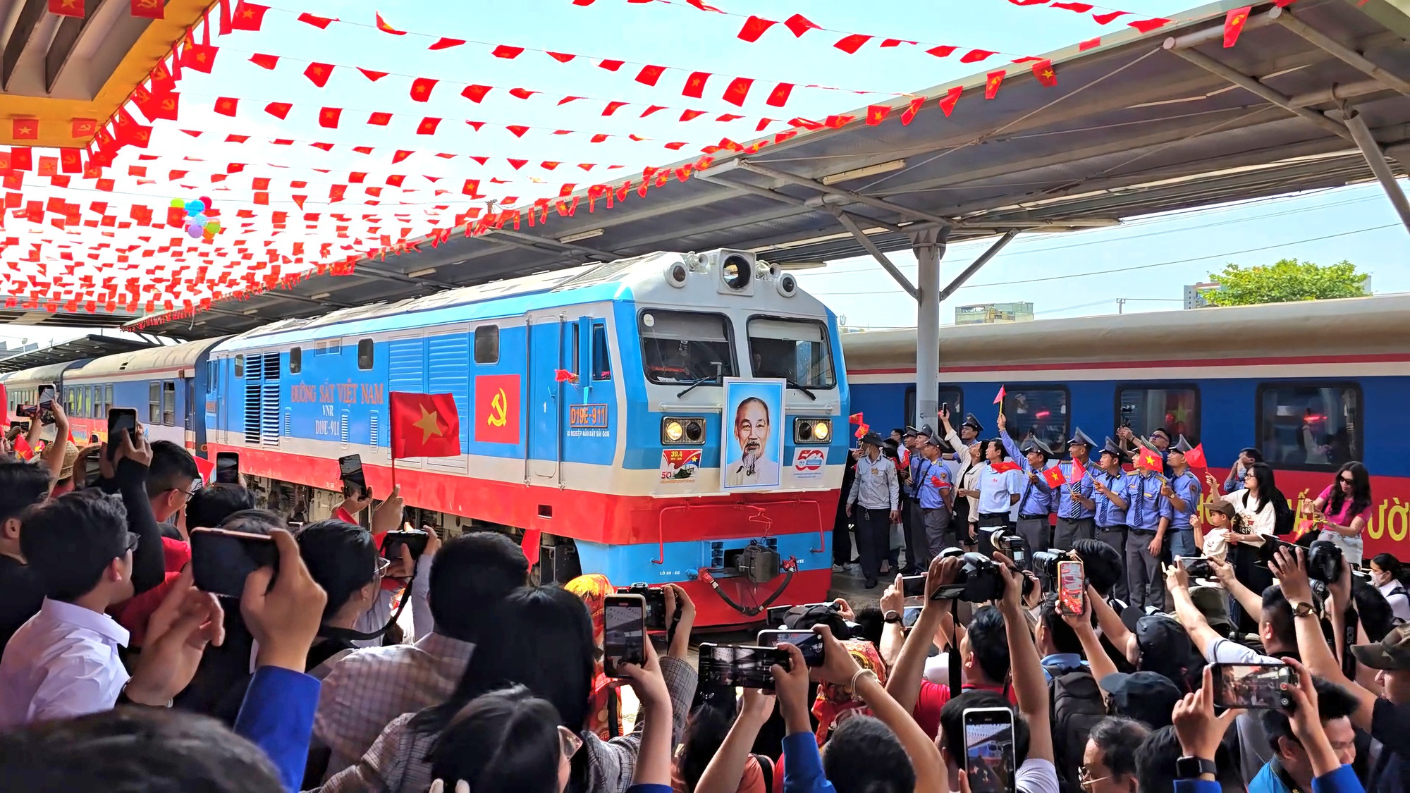 Đường sắt Việt Nam: Chuyển mình với chiến lược đầu tư đồng bộ hạ tầng và thiết bị- Ảnh 1. Đường sắt Việt Nam: Chuyển mình với chiến lược đầu tư đồng bộ hạ tầng và thiết bị- Ảnh 1.