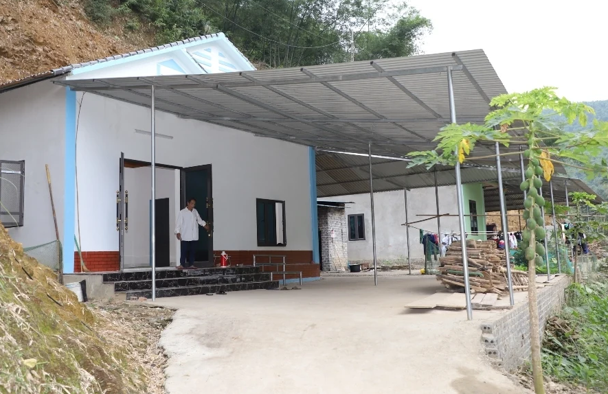 Không để hộ nghèo phải ở nhà dột nát mùa mưa bão- Ảnh 1. Không để hộ nghèo phải ở nhà dột nát mùa mưa bão- Ảnh 1.