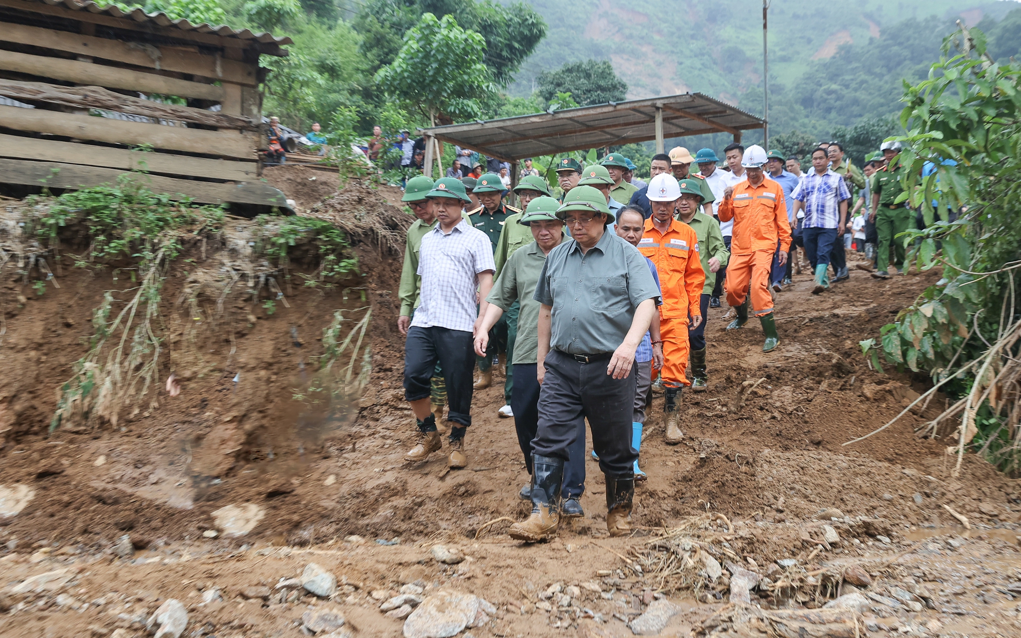 Thủ tướng: Chậm nhất tháng 9 phải bố trí đất, xây dựng lại nhà ở cho các hộ bị mất nhà do thiên tai