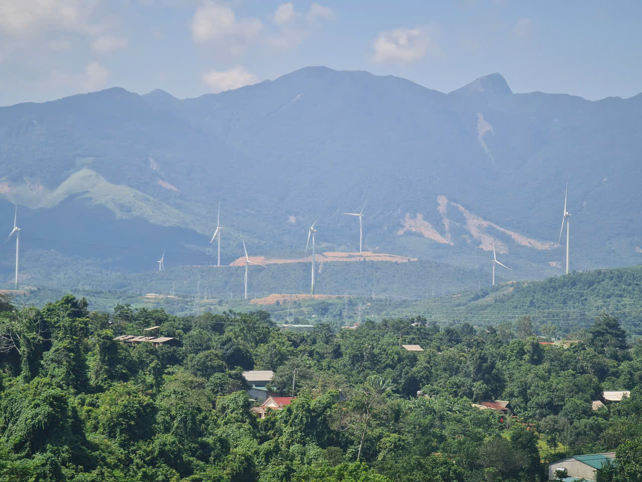 Quảng Trị: 21 dự án điện gió vận hành thương mại với tổng công suất 994,2MW- Ảnh 2. Quảng Trị: 21 dự án điện gió vận hành thương mại với tổng công suất 994,2MW- Ảnh 2.