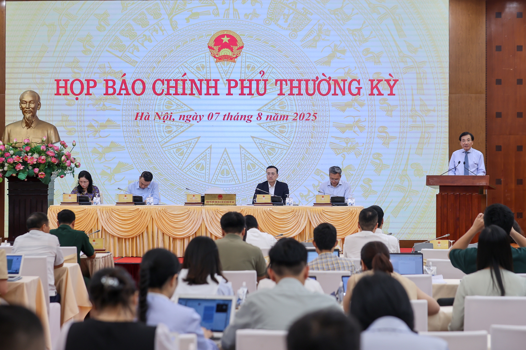Họp báo Chính phủ thường kỳ tháng 7/2025: Tình hình KTXH tích cực trên hầu hết các lĩnh vực- Ảnh 4. Họp báo Chính phủ thường kỳ tháng 7/2025: Tình hình KTXH tích cực trên hầu hết các lĩnh vực- Ảnh 4.