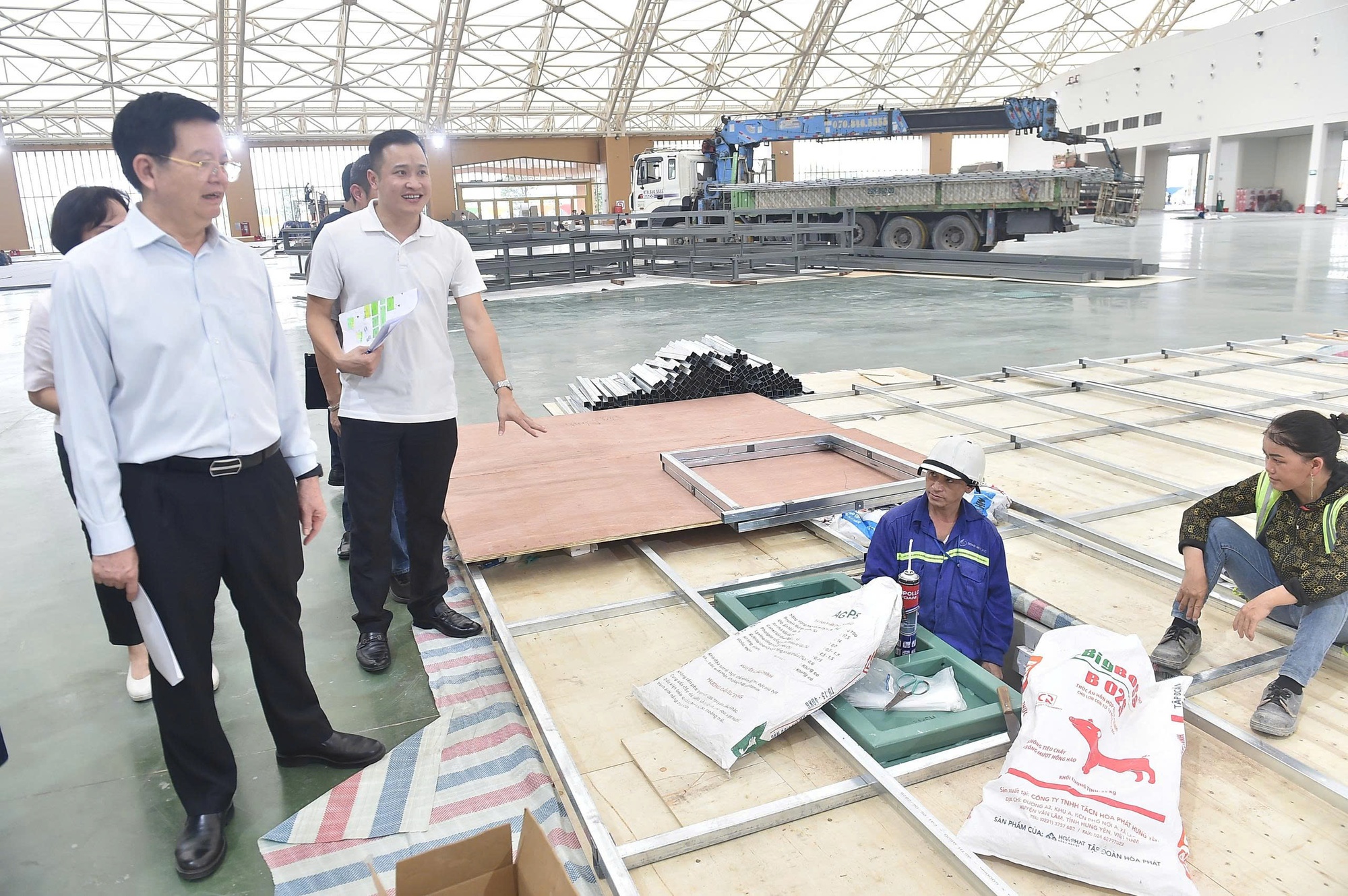 Nhiều chuyển biến trong thi công, lắp đặt gian hàng Triển lãm 80 năm Quốc khánh- Ảnh 3. Nhiều chuyển biến trong thi công, lắp đặt gian hàng Triển lãm 80 năm Quốc khánh- Ảnh 3.