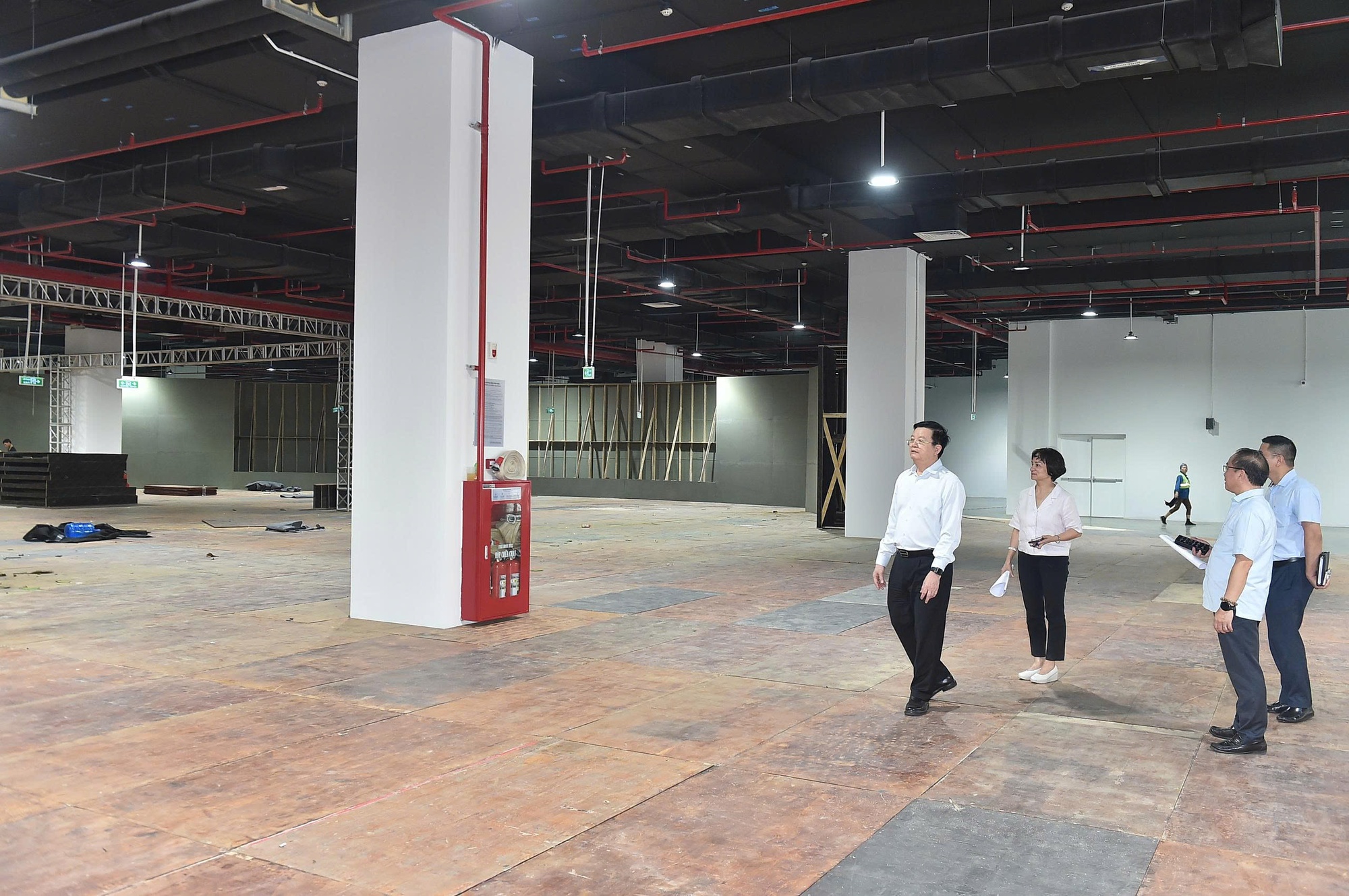 Nhiều chuyển biến trong thi công, lắp đặt gian hàng Triển lãm 80 năm Quốc khánh- Ảnh 8. Nhiều chuyển biến trong thi công, lắp đặt gian hàng Triển lãm 80 năm Quốc khánh- Ảnh 8.