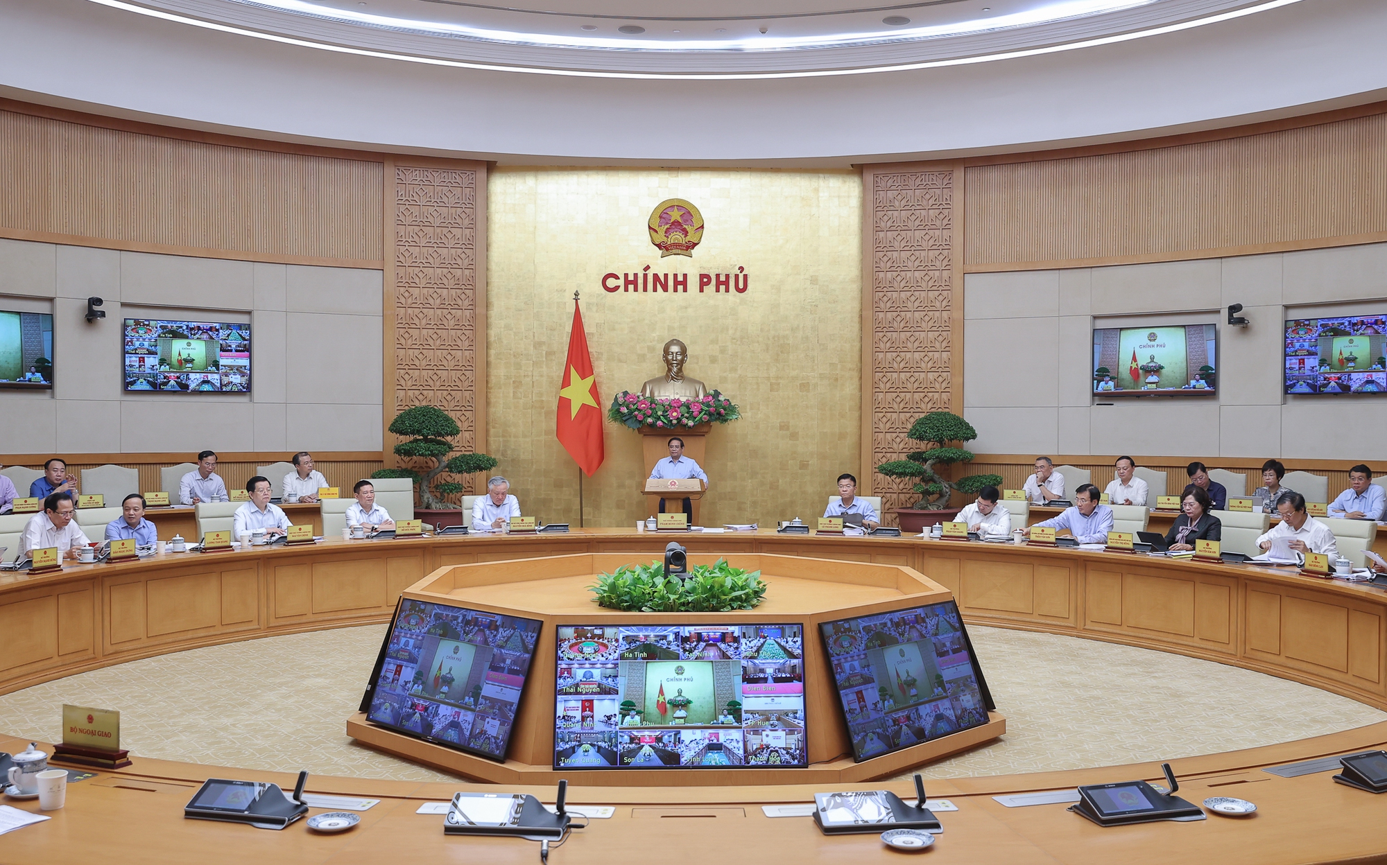 Bộ, ngành, địa phương phải rất nỗ lực trong quý III để hoàn thành khối lượng công việc lớn- Ảnh 1.