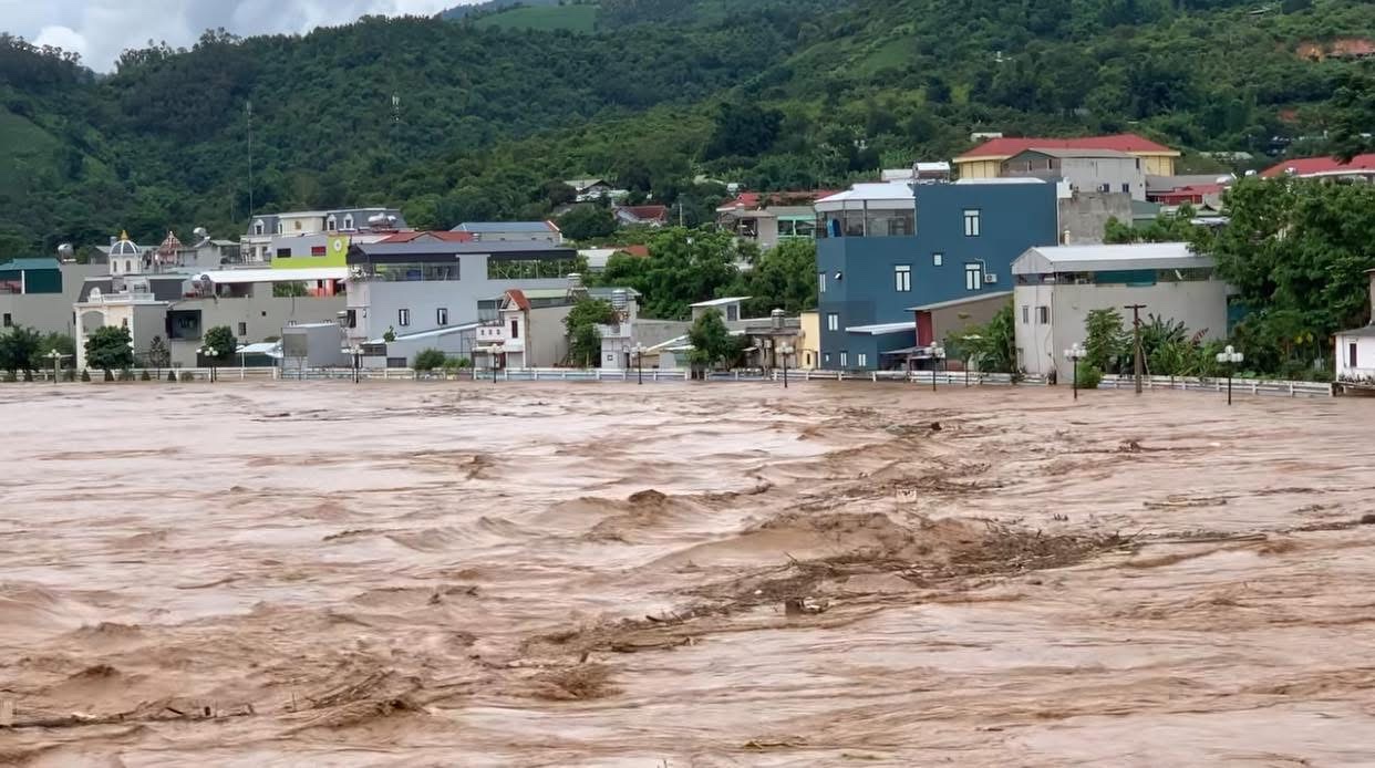 Son La: Hotărâți să nu amâne începerea anului școlar - Fotografia 2. Sơn La: Quyết tâm không lùi ngày khai giảng- Ảnh 2.