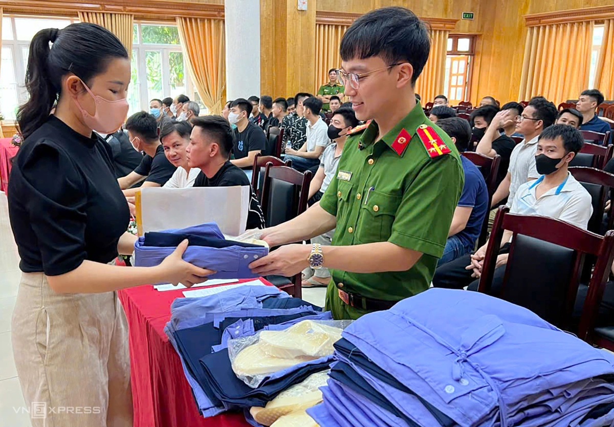 Số lượng phạm nhân được đặc xá lớn nhất từ trước đến nay được về nhà mừng Quốc khánh 2/9- Ảnh 1. Số lượng phạm nhân được đặc xá lớn nhất từ trước đến nay được về nhà mừng Quốc khánh 2/9- Ảnh 1.