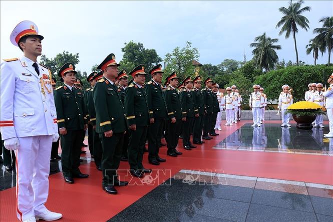 80 năm Quốc khánh: Lãnh đạo Đảng, Nhà nước vào Lăng viếng Chủ tịch Hồ Chí Minh- Ảnh 10. 80 năm Quốc khánh: Lãnh đạo Đảng, Nhà nước vào Lăng viếng Chủ tịch Hồ Chí Minh- Ảnh 10.