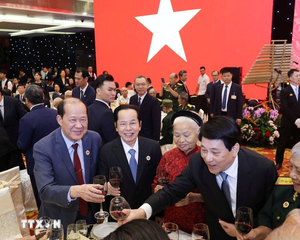 Chủ tịch nước Lương Cường: Với trí tuệ và bản lĩnh kiên cường, dân tộc Việt Nam sẽ tiếp tục chinh phục những đỉnh cao mới- Ảnh 3. Chủ tịch nước Lương Cường: Với trí tuệ và bản lĩnh kiên cường, dân tộc Việt Nam sẽ tiếp tục chinh phục những đỉnh cao mới- Ảnh 3.