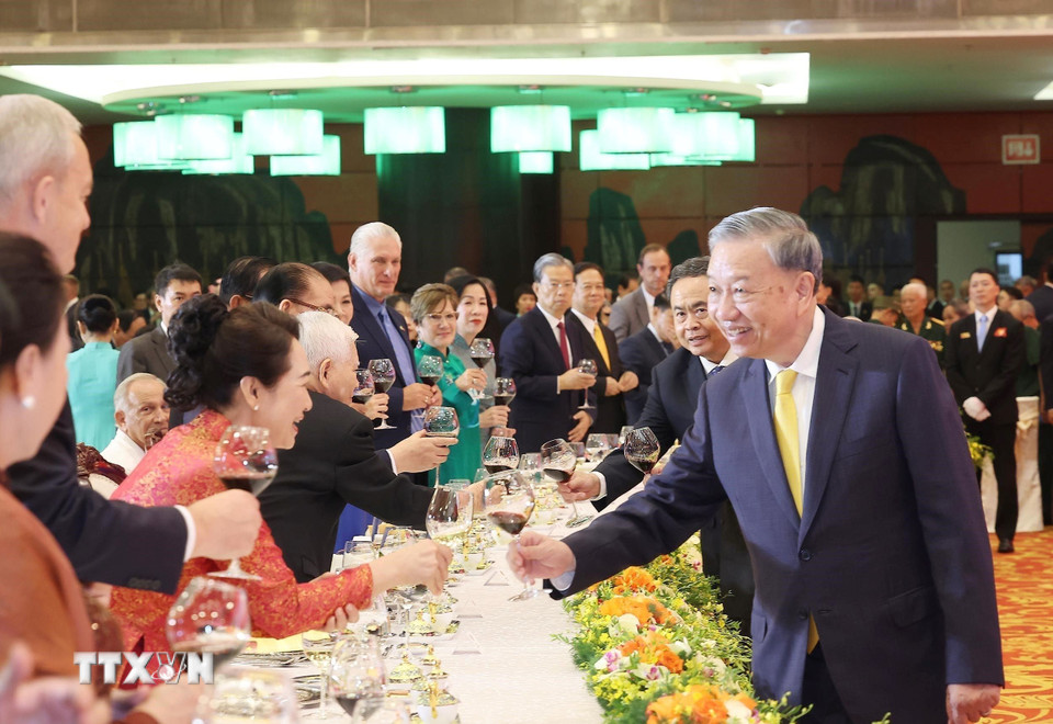 Chủ tịch nước Lương Cường: Với trí tuệ và bản lĩnh kiên cường, dân tộc Việt Nam sẽ tiếp tục chinh phục những đỉnh cao mới- Ảnh 2. Chủ tịch nước Lương Cường: Với trí tuệ và bản lĩnh kiên cường, dân tộc Việt Nam sẽ tiếp tục chinh phục những đỉnh cao mới- Ảnh 2.