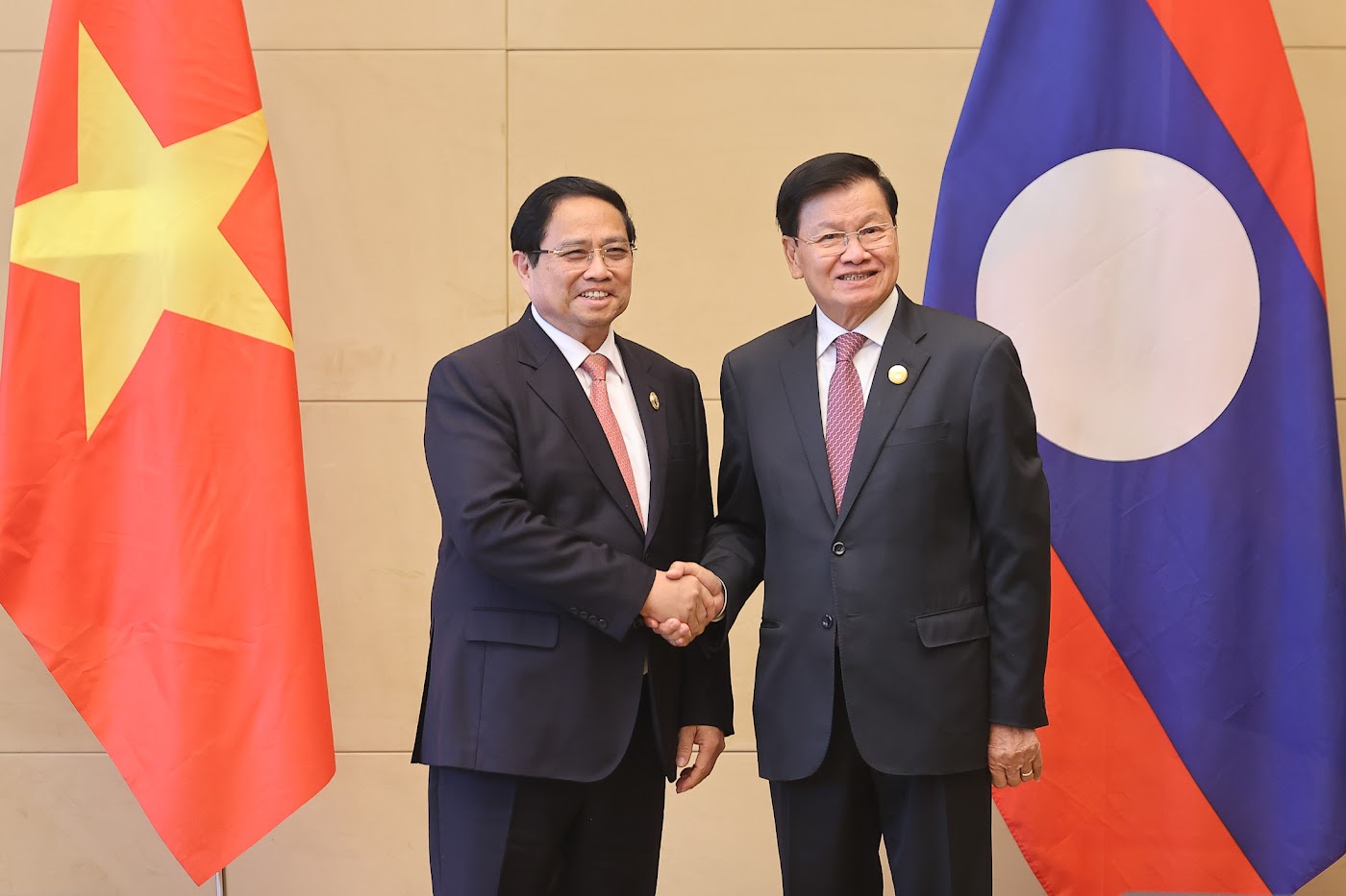 Thủ tướng Phạm Minh Chính hội kiến Tổng Bí thư, Chủ tịch nước Lào- Ảnh 1.