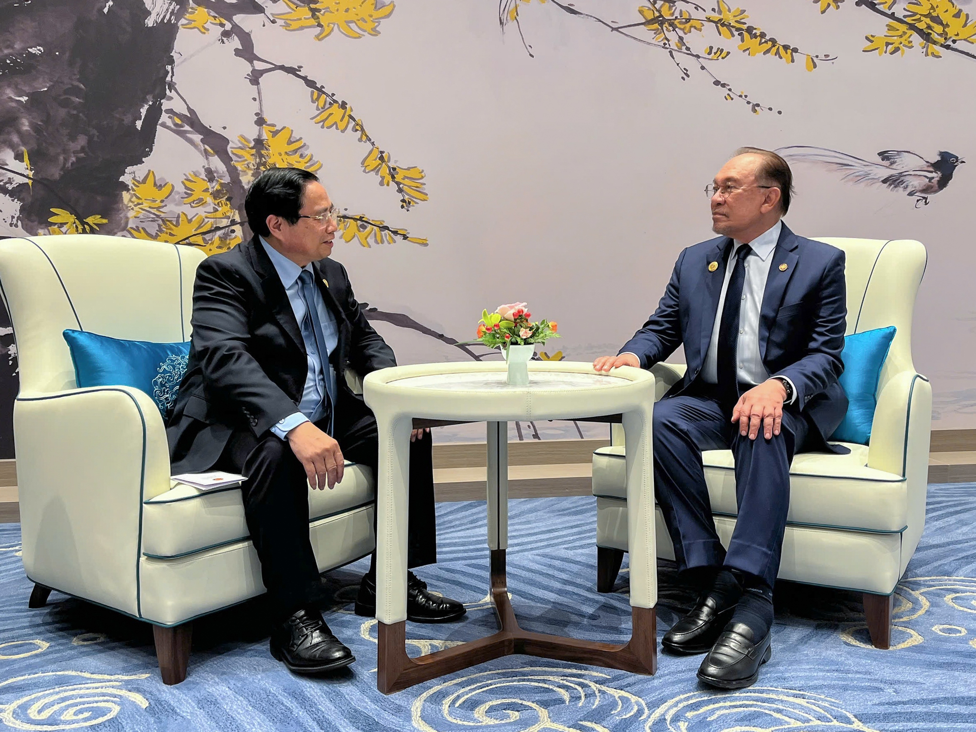 Thủ tướng Phạm Minh Chính gặp Thủ tướng Malaysia- Ảnh 1. Thủ tướng Phạm Minh Chính gặp Thủ tướng Malaysia- Ảnh 1.