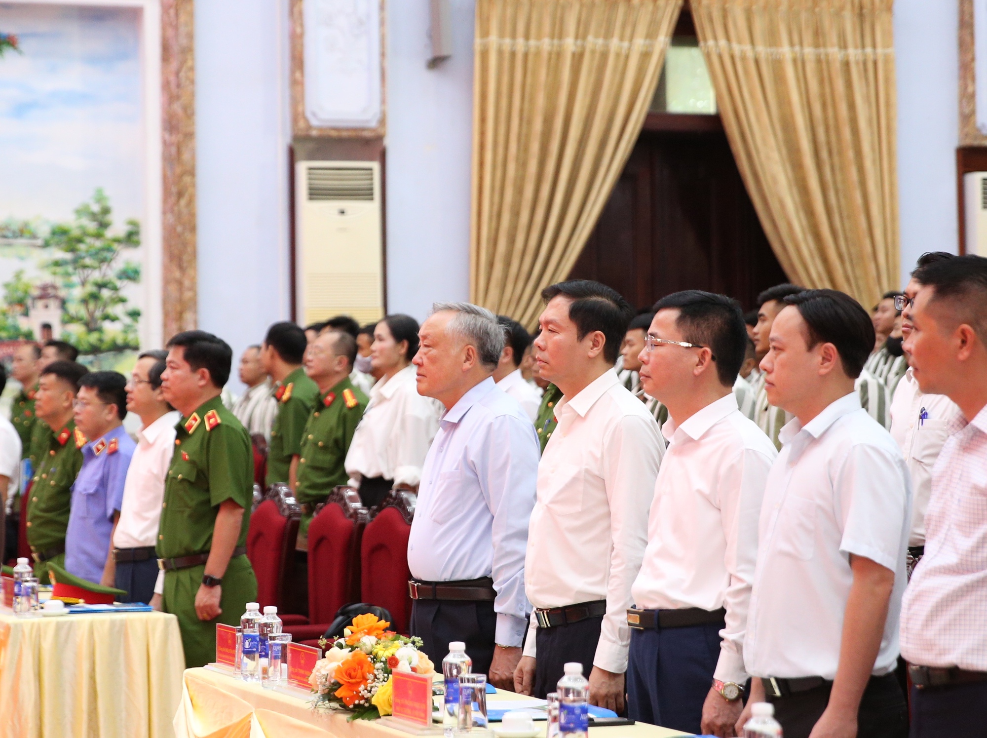 Phó Thủ tướng Thường trực Chính phủ Nguyễn Hòa Bình dự Lễ công bố Quyết định đặc xá tại Trại giam Phú Sơn 4- Ảnh 1. Phó Thủ tướng Thường trực Chính phủ Nguyễn Hòa Bình dự Lễ công bố Quyết định đặc xá tại Trại giam Phú Sơn 4- Ảnh 1.