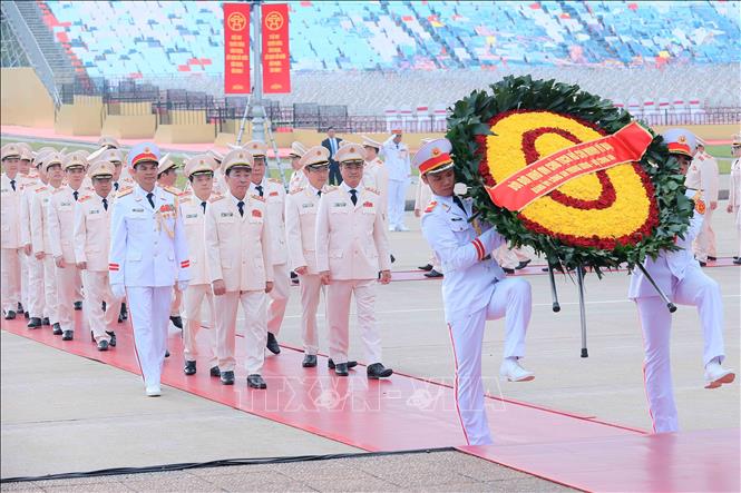 80 năm Quốc khánh: Lãnh đạo Đảng, Nhà nước vào Lăng viếng Chủ tịch Hồ Chí Minh- Ảnh 4. 80 năm Quốc khánh: Lãnh đạo Đảng, Nhà nước vào Lăng viếng Chủ tịch Hồ Chí Minh- Ảnh 4.