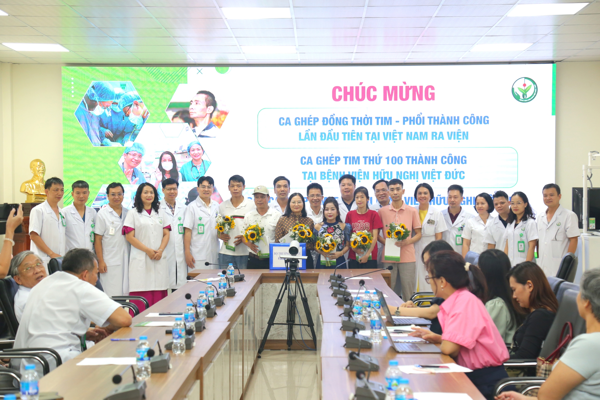 Ca ghép đồng thời tim phổi thành công đầu tiên tại Việt Nam được ra viện- Ảnh 2. Ca ghép đồng thời tim phổi thành công đầu tiên tại Việt Nam được ra viện- Ảnh 2.