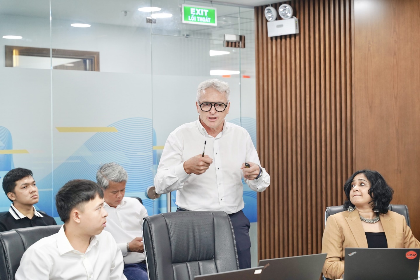 Schneider Electric phối hợp cùng VIMC thúc đẩy chuyển đổi cảng xanh- Ảnh 3. Schneider Electric phối hợp cùng VIMC thúc đẩy chuyển đổi cảng xanh- Ảnh 3.