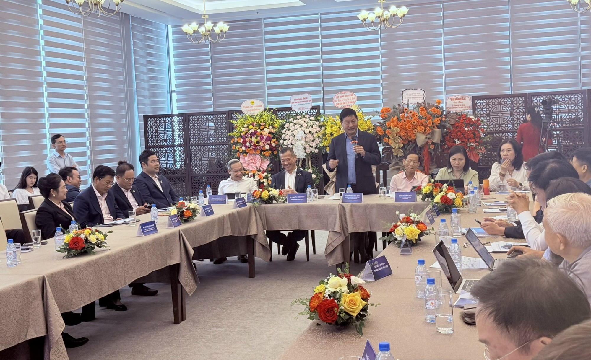 Panoramatický model vietnamské soukromé ekonomiky: Most mezi veřejným a soukromým sektorem pro rozvoj - Foto 2. Mô hình Toàn cảnh Kinh tế tư nhân Việt Nam: Cầu nối công – tư cho phát triển- Ảnh 2.