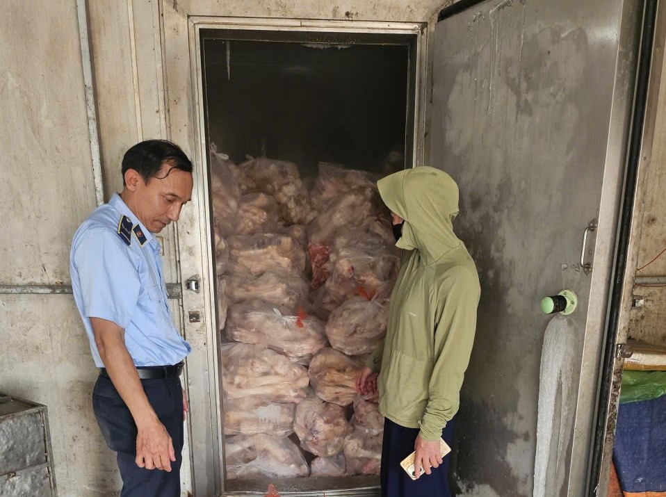 Hà Nội: Phát hiện 3,5 tấn xương bò không rõ nguồn gốc- Ảnh 1.