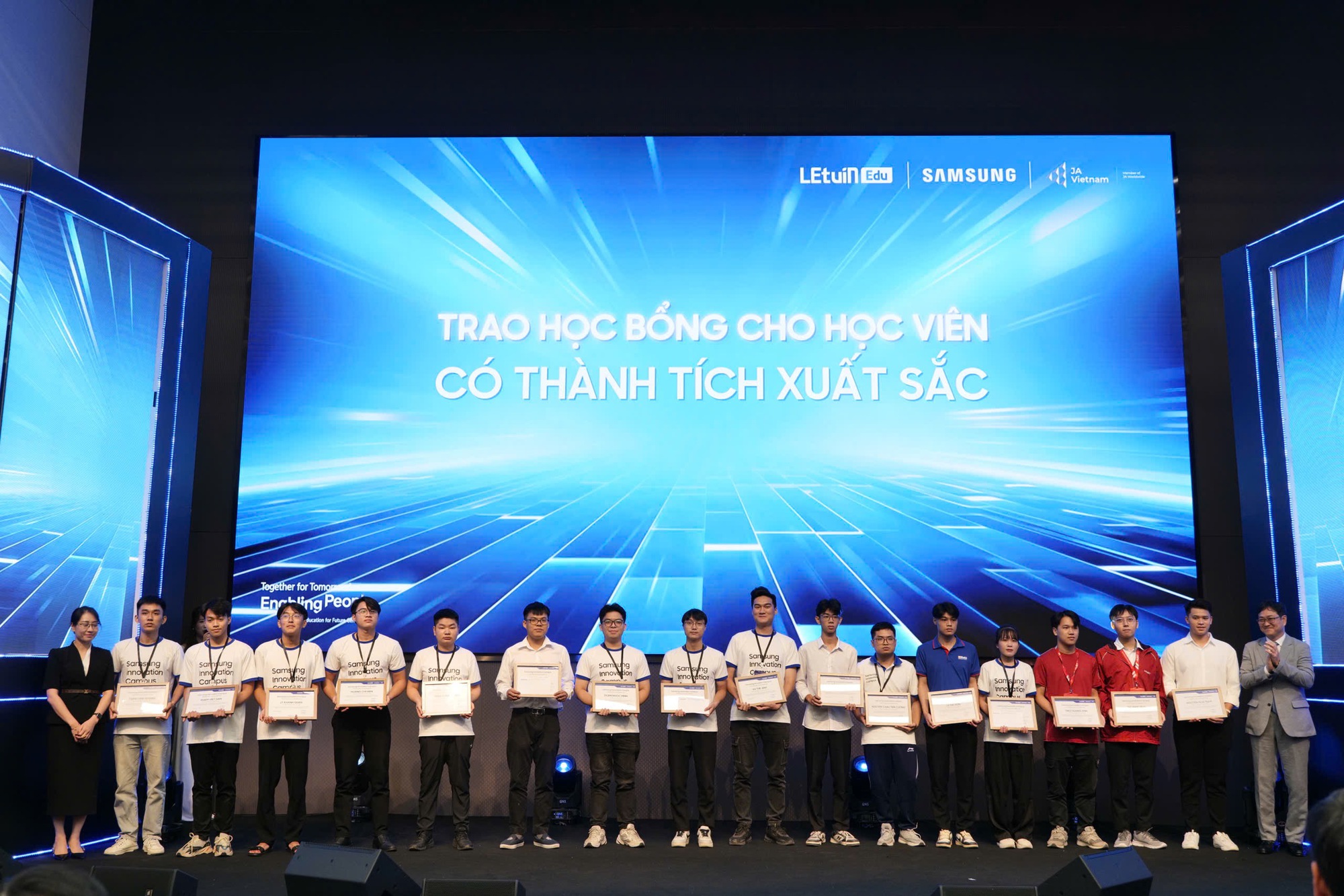 Samsung tiếp tục hỗ trợ thanh niên Việt Nam phát triển tài năng công nghệ- Ảnh 6. Samsung tiếp tục hỗ trợ thanh niên Việt Nam phát triển tài năng công nghệ- Ảnh 6.