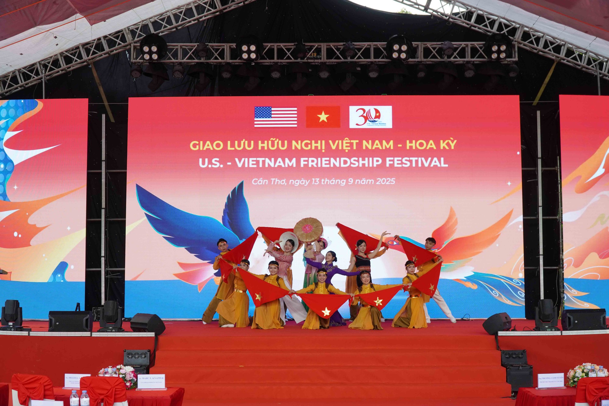 Giao lưu hữu nghị Việt Nam-Hoa Kỳ tại Cần Thơ- Ảnh 2. Giao lưu hữu nghị Việt Nam-Hoa Kỳ tại Cần Thơ- Ảnh 2.