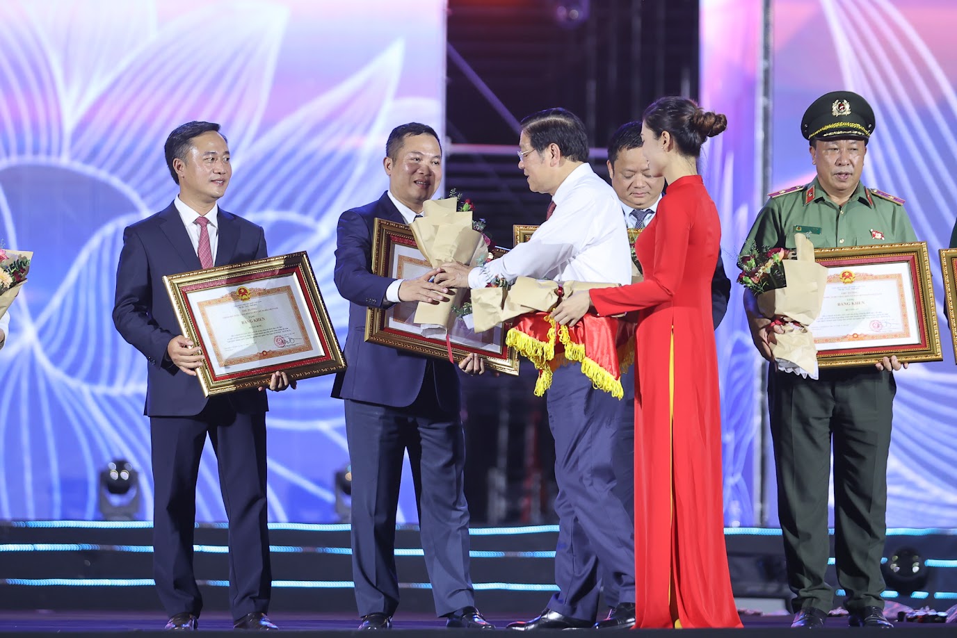 Thủ tướng: Triển lãm 80 năm đã thành công rực rỡ, vượt kỳ vọng- Ảnh 6. Thủ tướng: Triển lãm 80 năm đã thành công rực rỡ, vượt kỳ vọng- Ảnh 6.