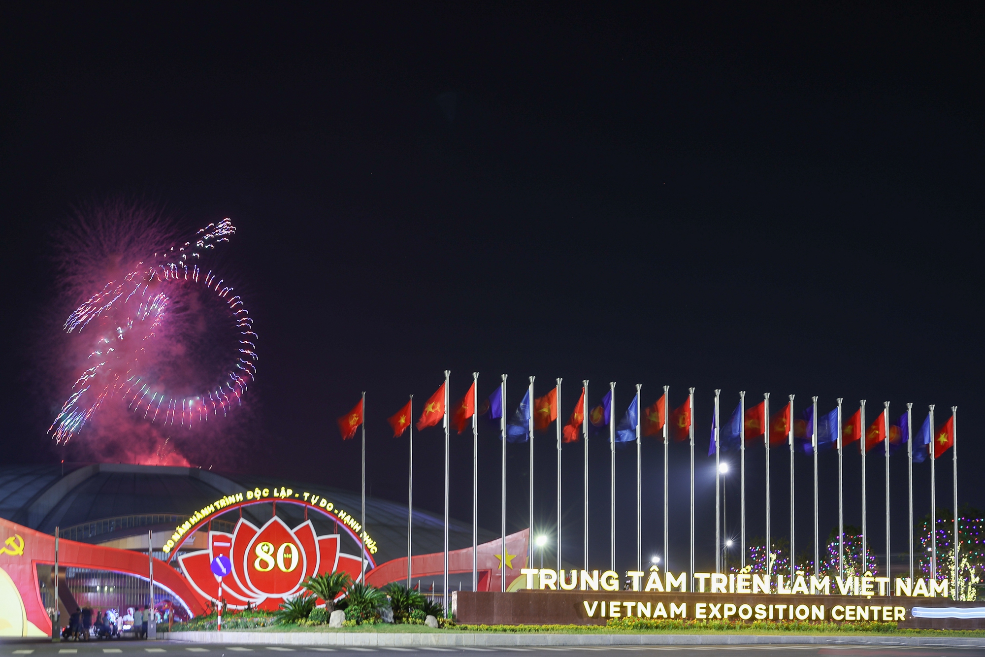 Thủ tướng: Triển lãm 80 năm đã thành công rực rỡ, vượt kỳ vọng- Ảnh 12. Thủ tướng: Triển lãm 80 năm đã thành công rực rỡ, vượt kỳ vọng- Ảnh 12.