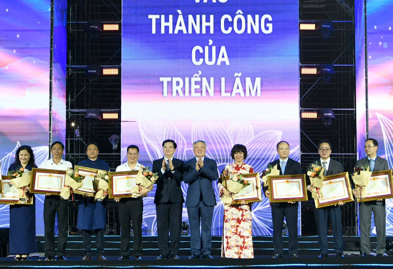 Thủ tướng: Triển lãm 80 năm đã thành công rực rỡ, vượt kỳ vọng- Ảnh 7. Thủ tướng: Triển lãm 80 năm đã thành công rực rỡ, vượt kỳ vọng- Ảnh 7.