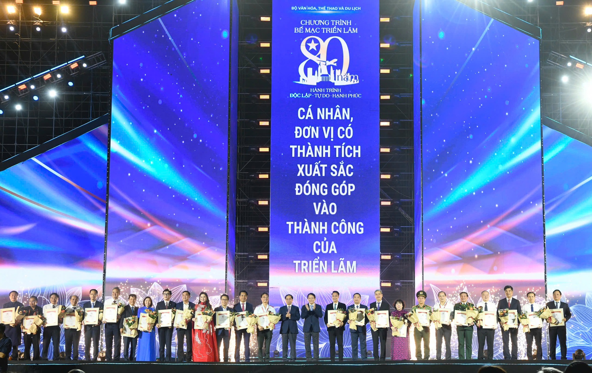 Thủ tướng: Triển lãm 80 năm đã thành công rực rỡ, vượt kỳ vọng- Ảnh 8. Thủ tướng: Triển lãm 80 năm đã thành công rực rỡ, vượt kỳ vọng- Ảnh 8.
