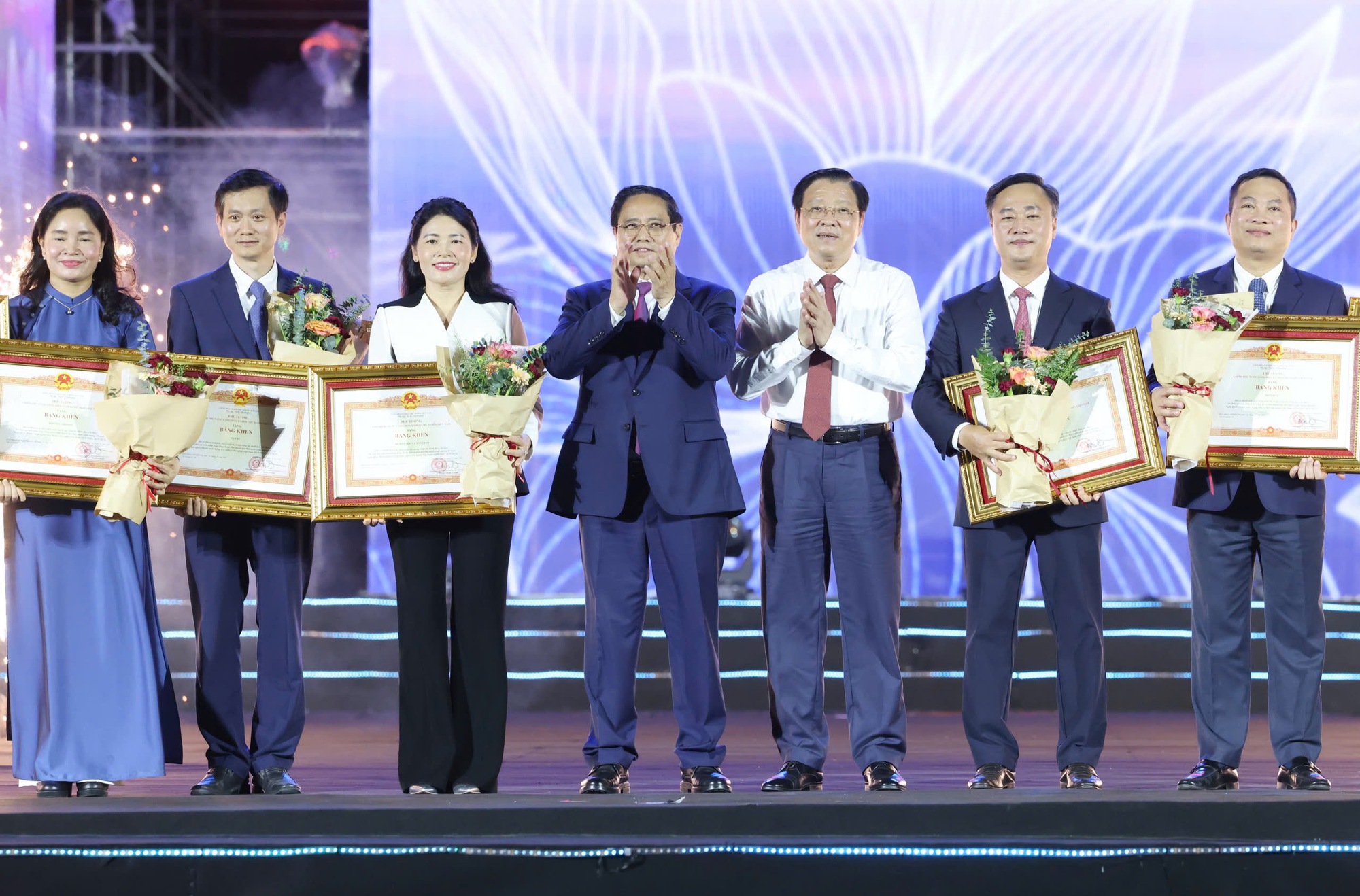 Thủ tướng: Triển lãm 80 năm đã thành công rực rỡ, vượt kỳ vọng- Ảnh 5. Thủ tướng: Triển lãm 80 năm đã thành công rực rỡ, vượt kỳ vọng- Ảnh 5.