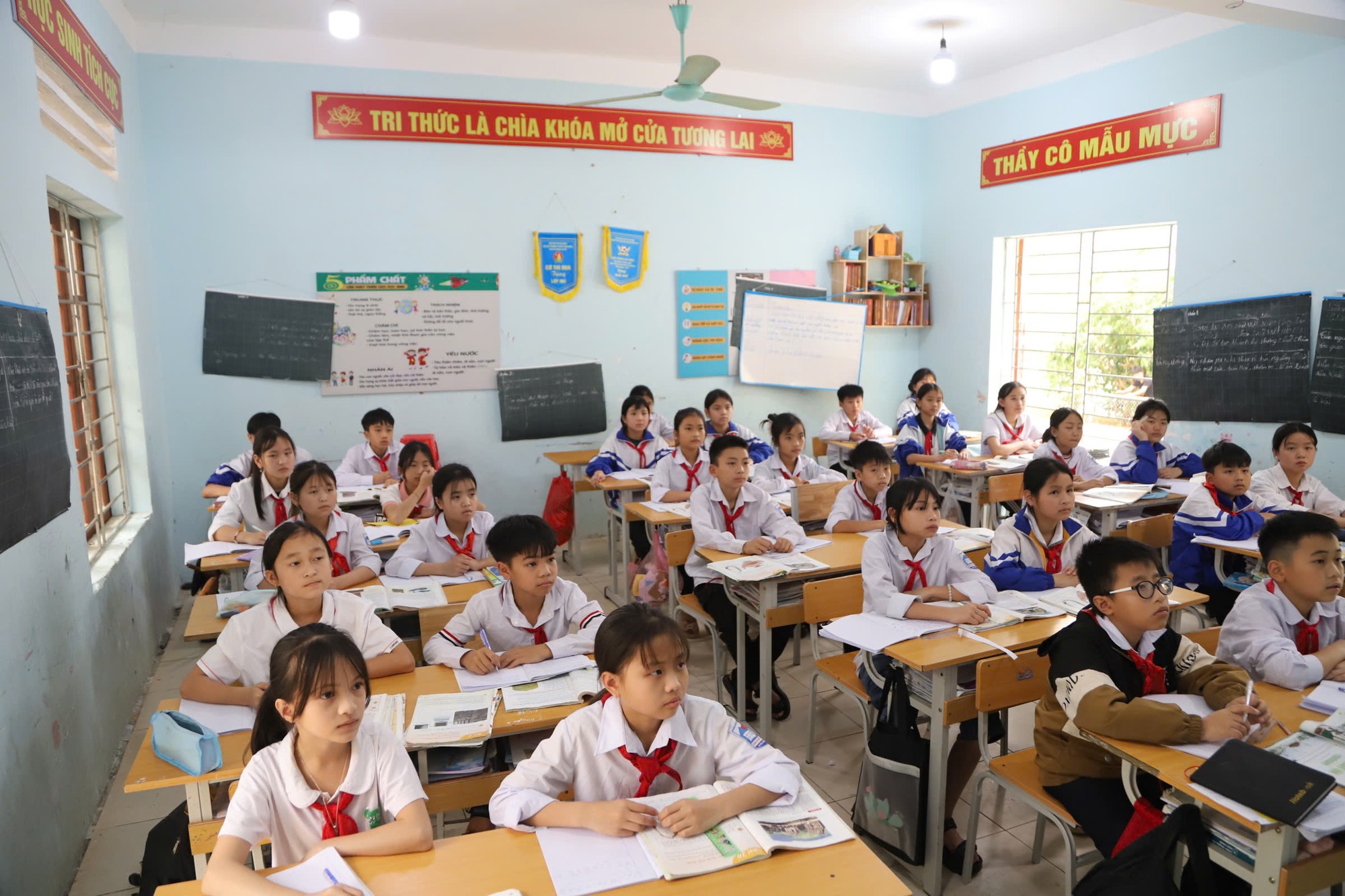 Bảo đảm mọi đối tượng thụ hưởng đều được tiếp cận kịp thời chính sách miễn học phí, hỗ trợ bữa ăn trưa- Ảnh 1. Bảo đảm mọi đối tượng thụ hưởng đều được tiếp cận kịp thời chính sách miễn học phí, hỗ trợ bữa ăn trưa- Ảnh 1.
