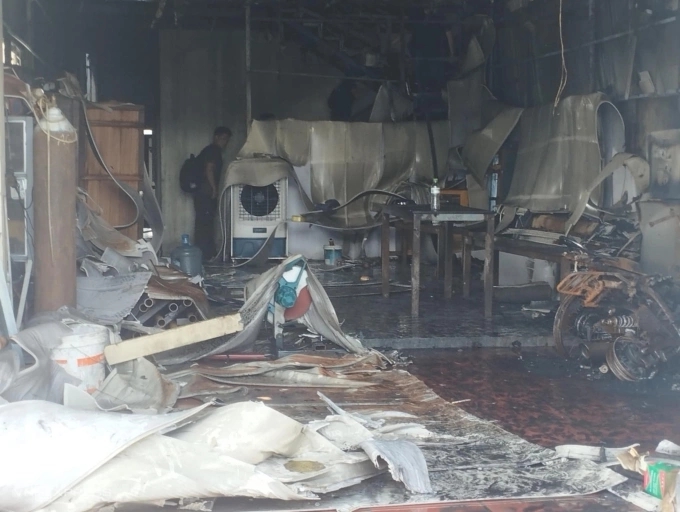 Phó Thủ tướng yêu cầu khẩn trương điều tra nguyên nhân vụ cháy tại Thường Tín (Hà Nội)- Ảnh 1.