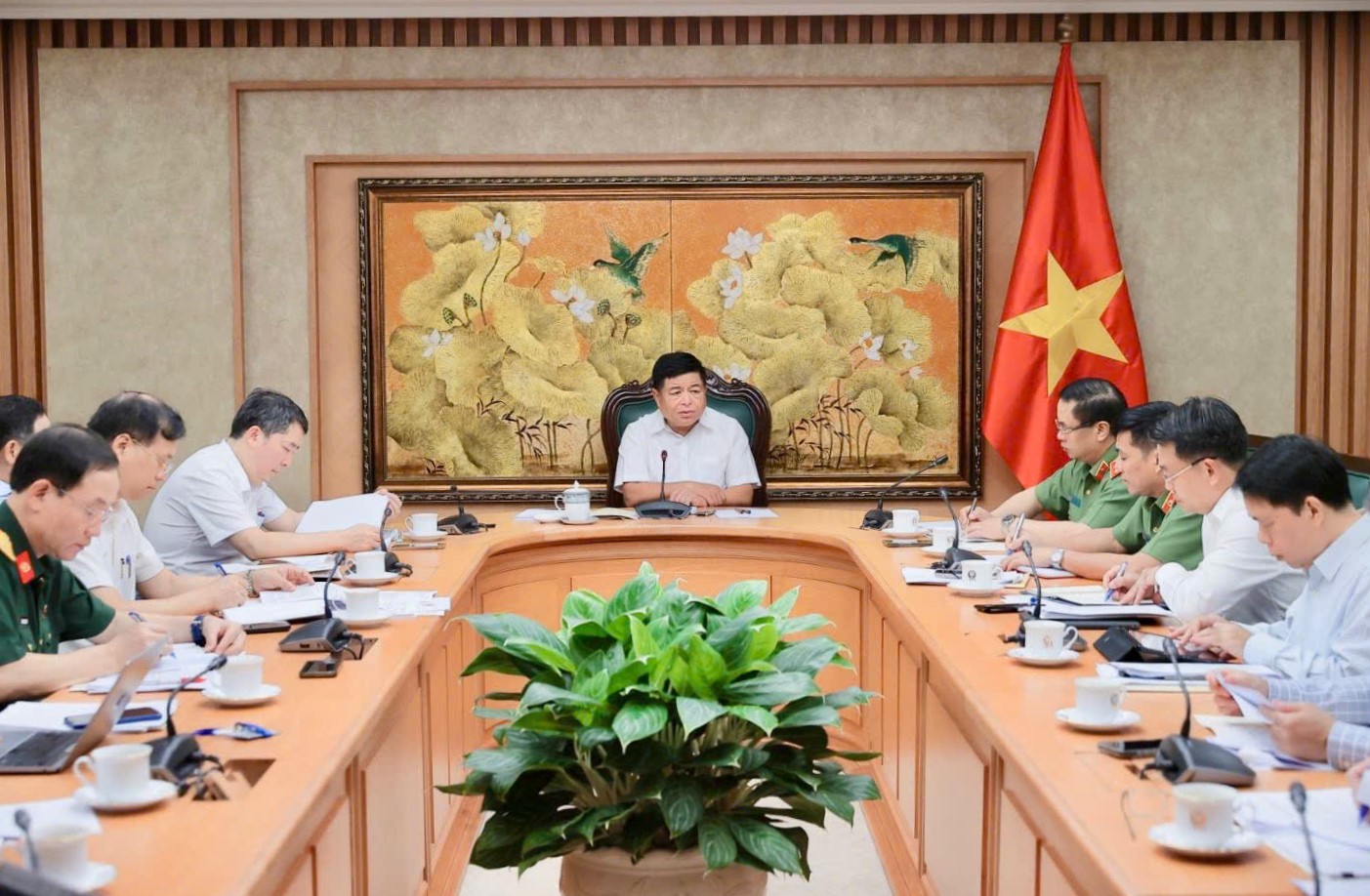 Cần thiết ban hành nghị quyết của Chính phủ về sử dụng chung công trình hạ tầng kỹ thuật, cơ sở viễn thông- Ảnh 1.